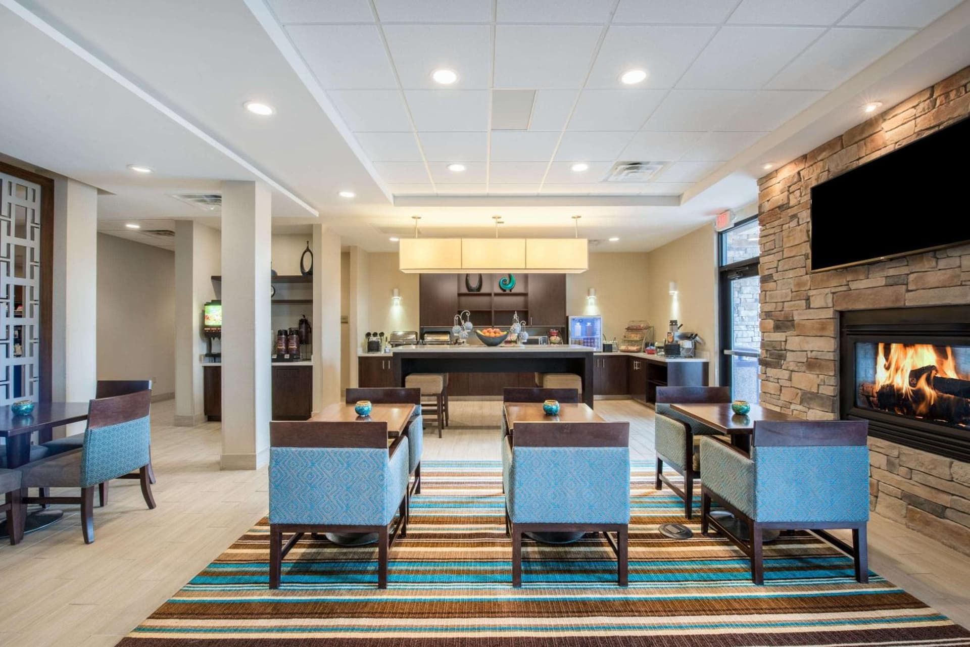 Hawthorn Suites by Wyndham Bridgeport interior in Bridgeport, WV — gallery photo 2