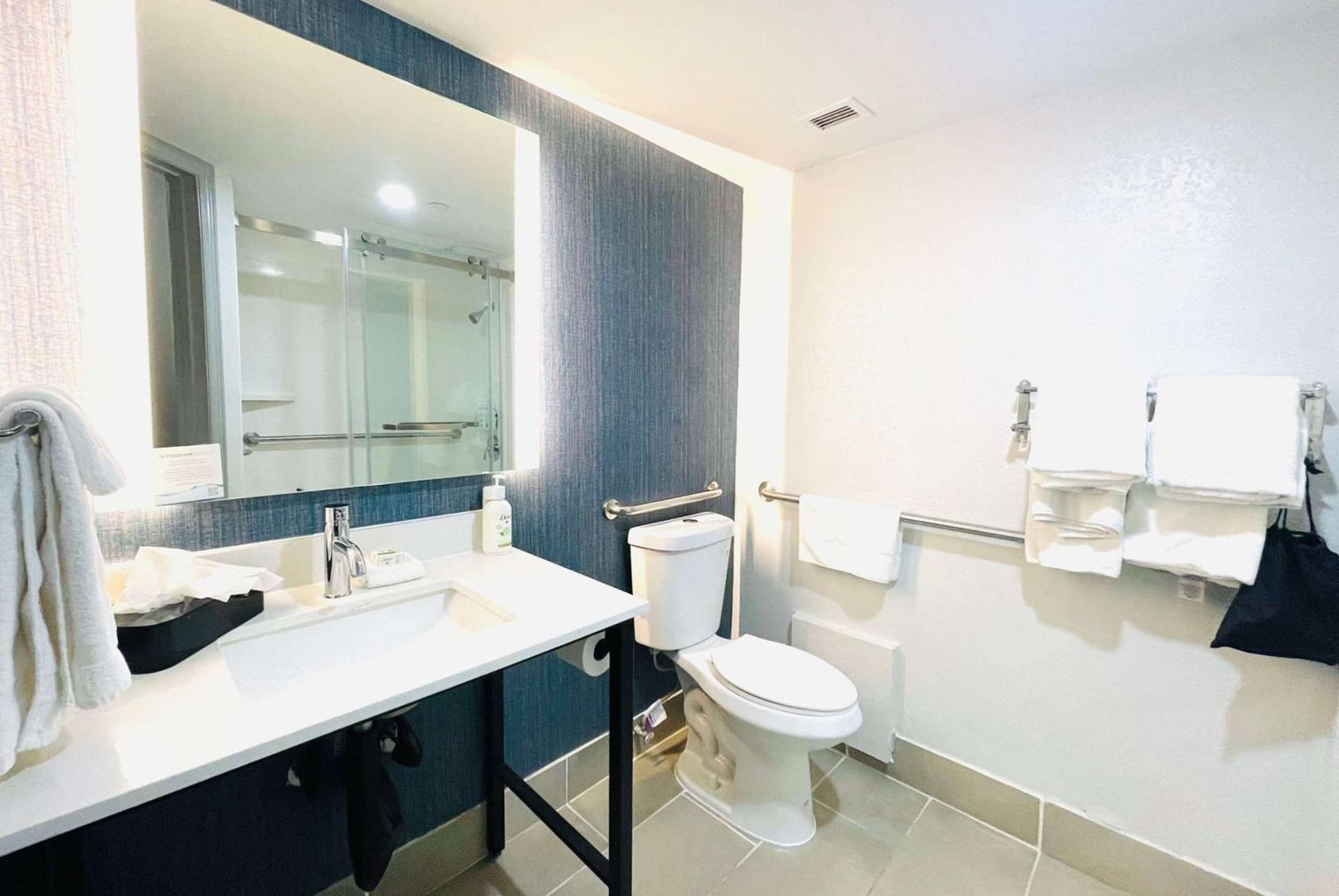 La Quinta by Wyndham Birmingham Homewood gallery photo in Birmingham, AL — image 35