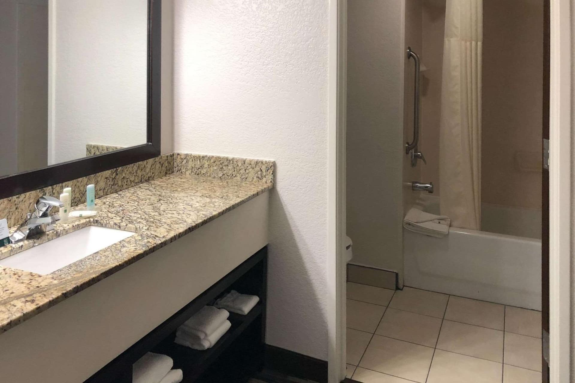 Quality Inn & Suites Denver International Airport gallery photo in Denver, CO — image 43