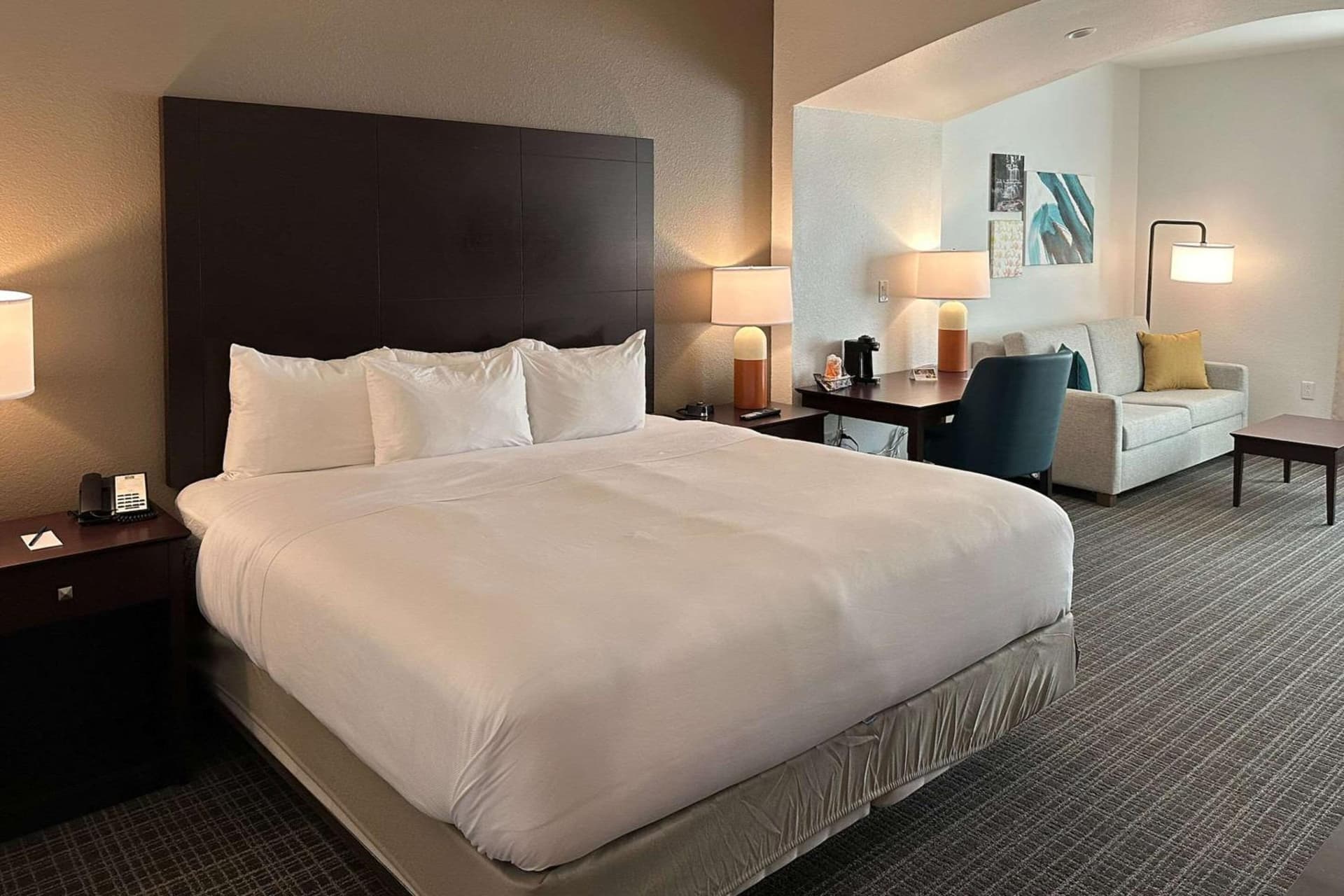 Comfort Inn & Suites Verona at Turning Stone Resort Casino gallery photo in Verona — image 11