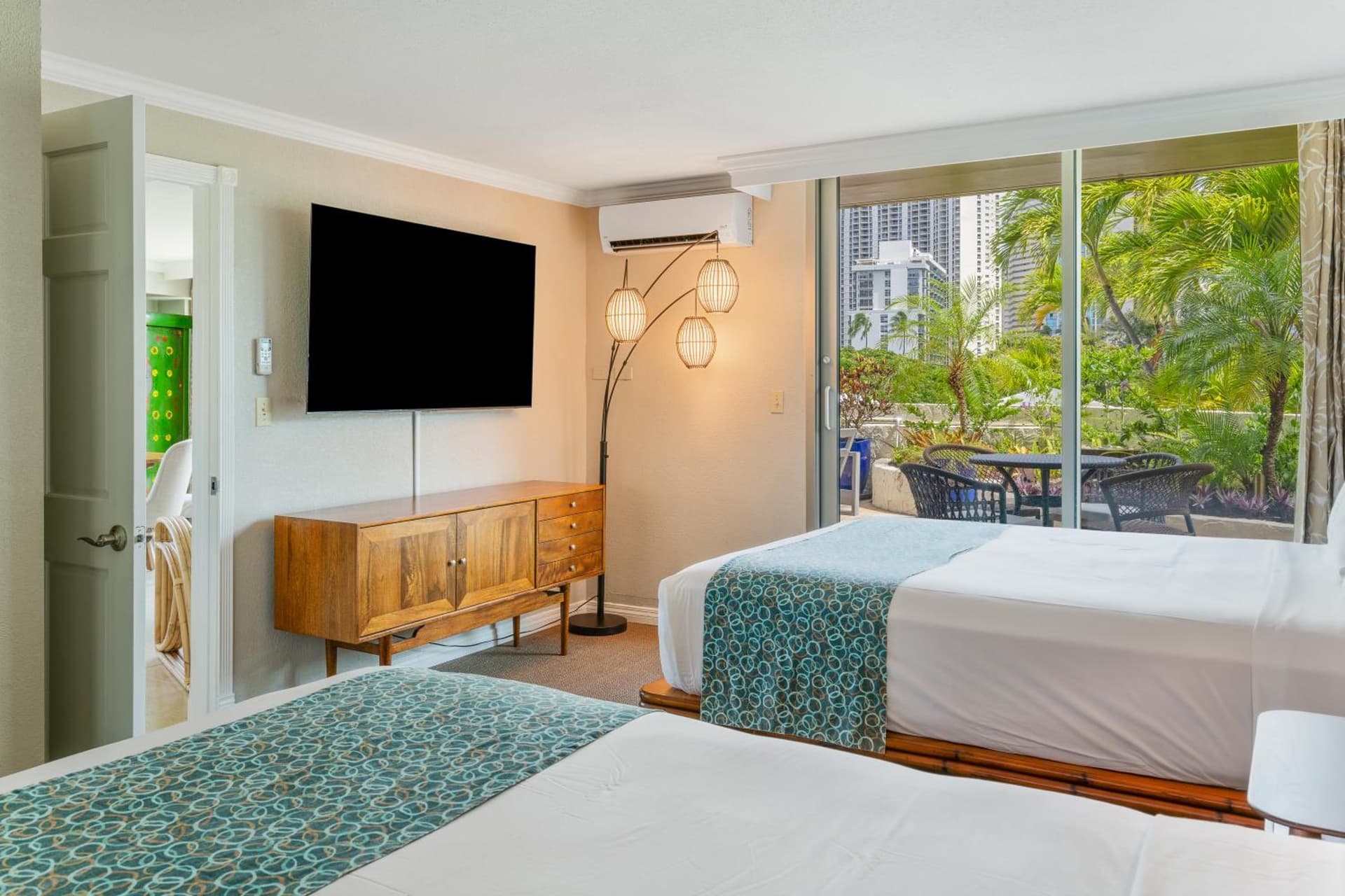 Luana Waikiki Hotel & Suites interior in Honolulu, HI — gallery photo 2