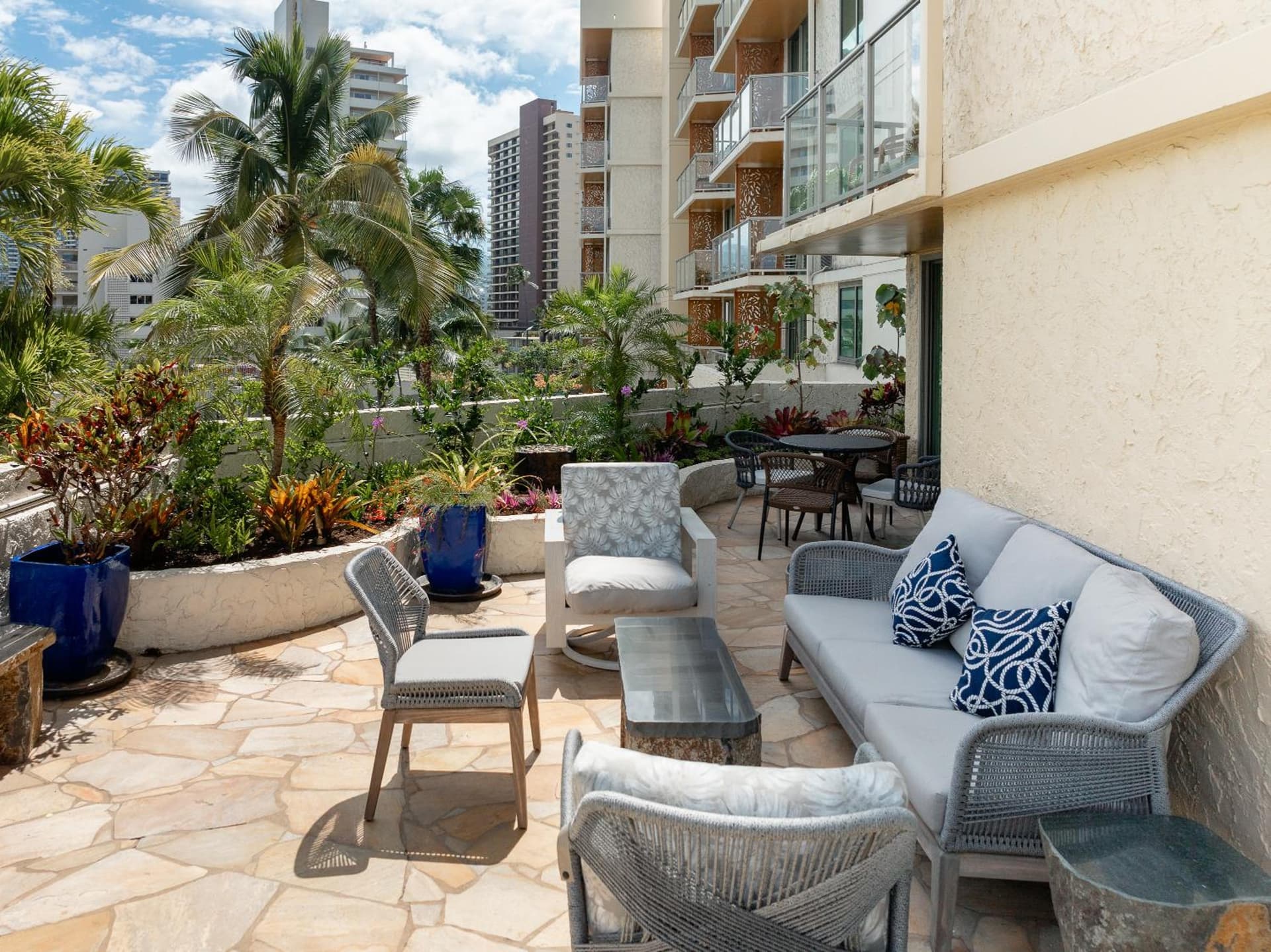 Luana Waikiki Hotel & Suites gallery photo in Honolulu, HI — image 126