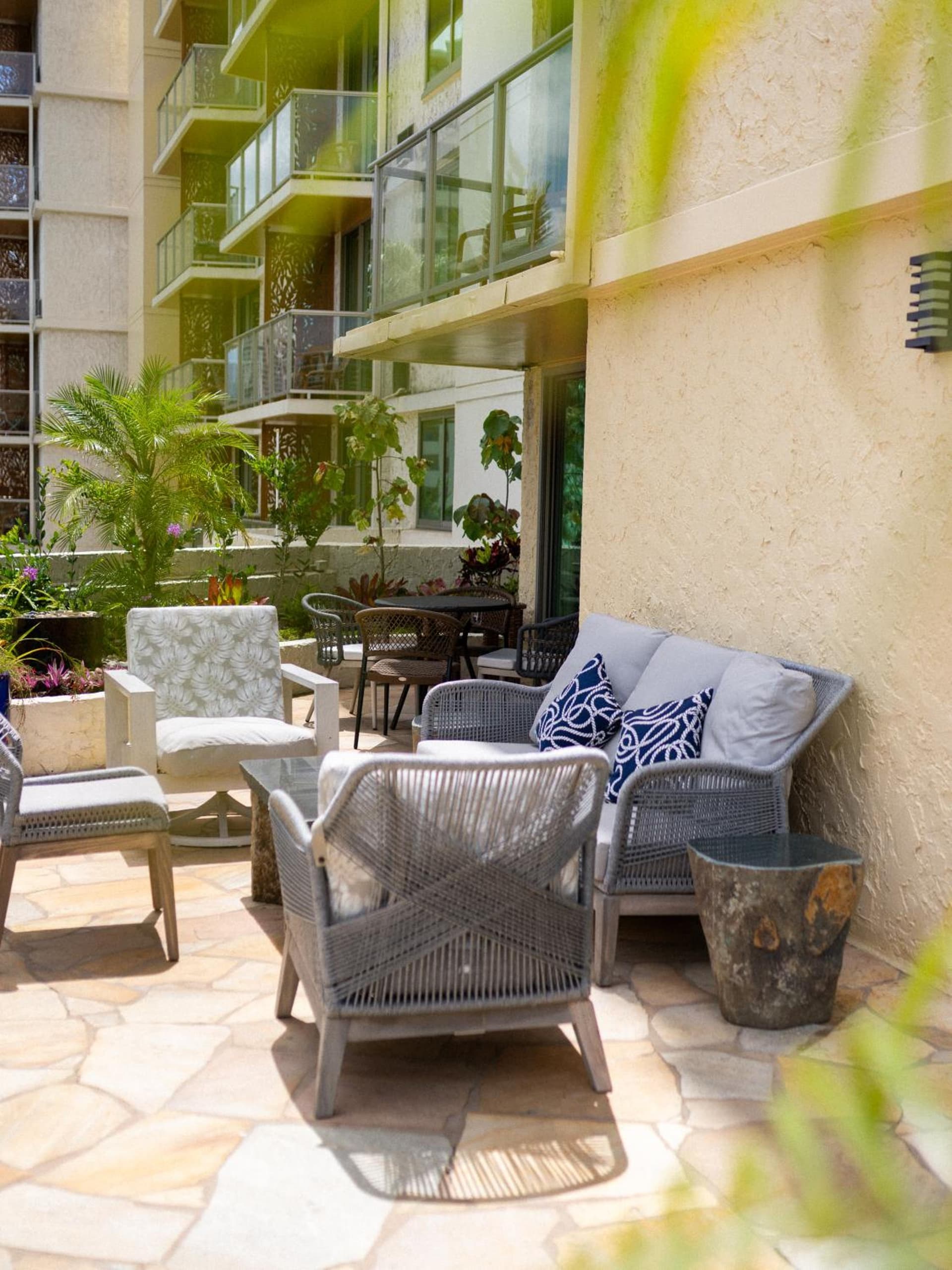 Luana Waikiki Hotel & Suites gallery photo in Honolulu, HI — image 189