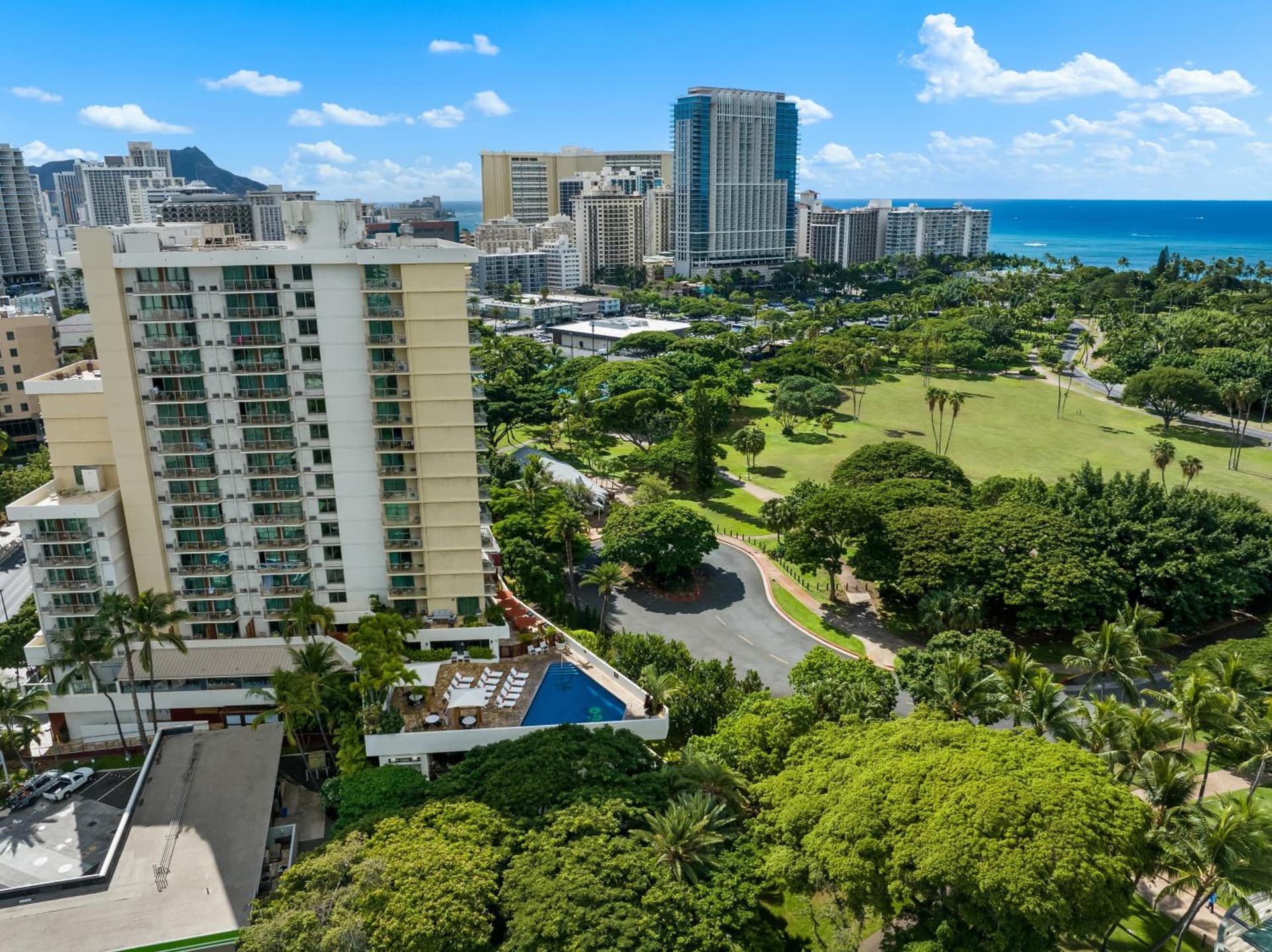 Luana Waikiki Hotel & Suites gallery photo in Honolulu, HI — image 176