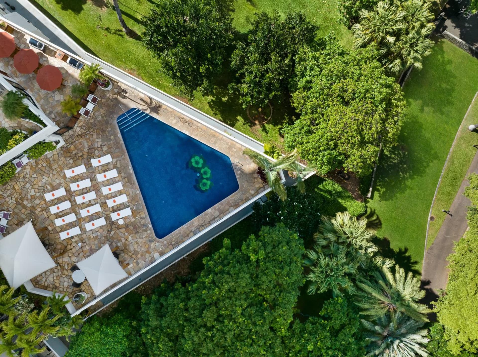 Luana Waikiki Hotel & Suites gallery photo in Honolulu, HI — image 142