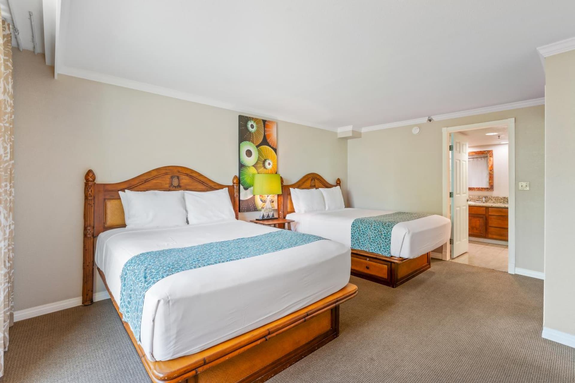 Luana Waikiki Hotel & Suites gallery photo in Honolulu, HI — image 157