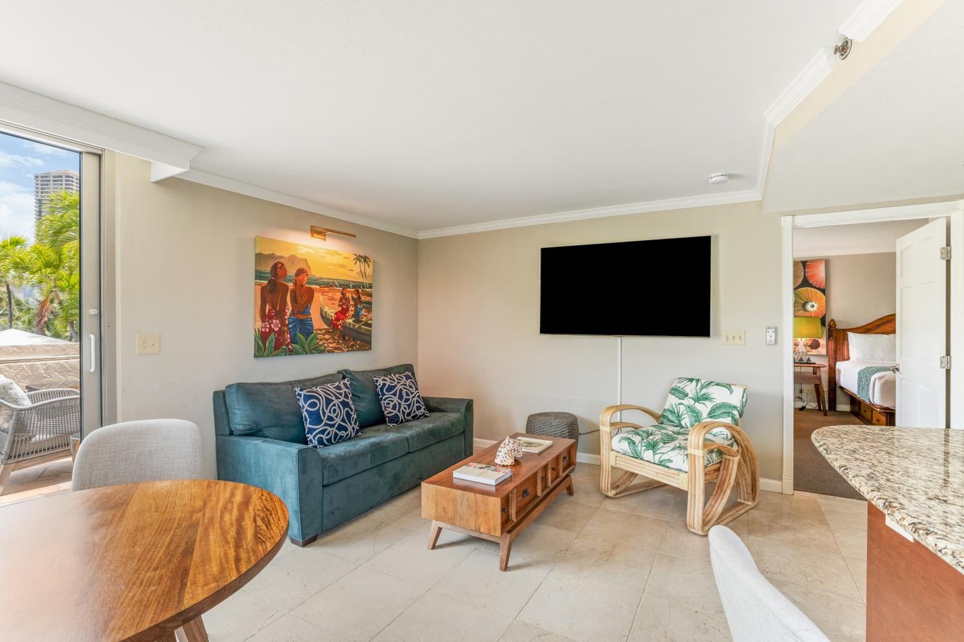 Luana Waikiki Hotel & Suites gallery photo in Honolulu, HI — image 71