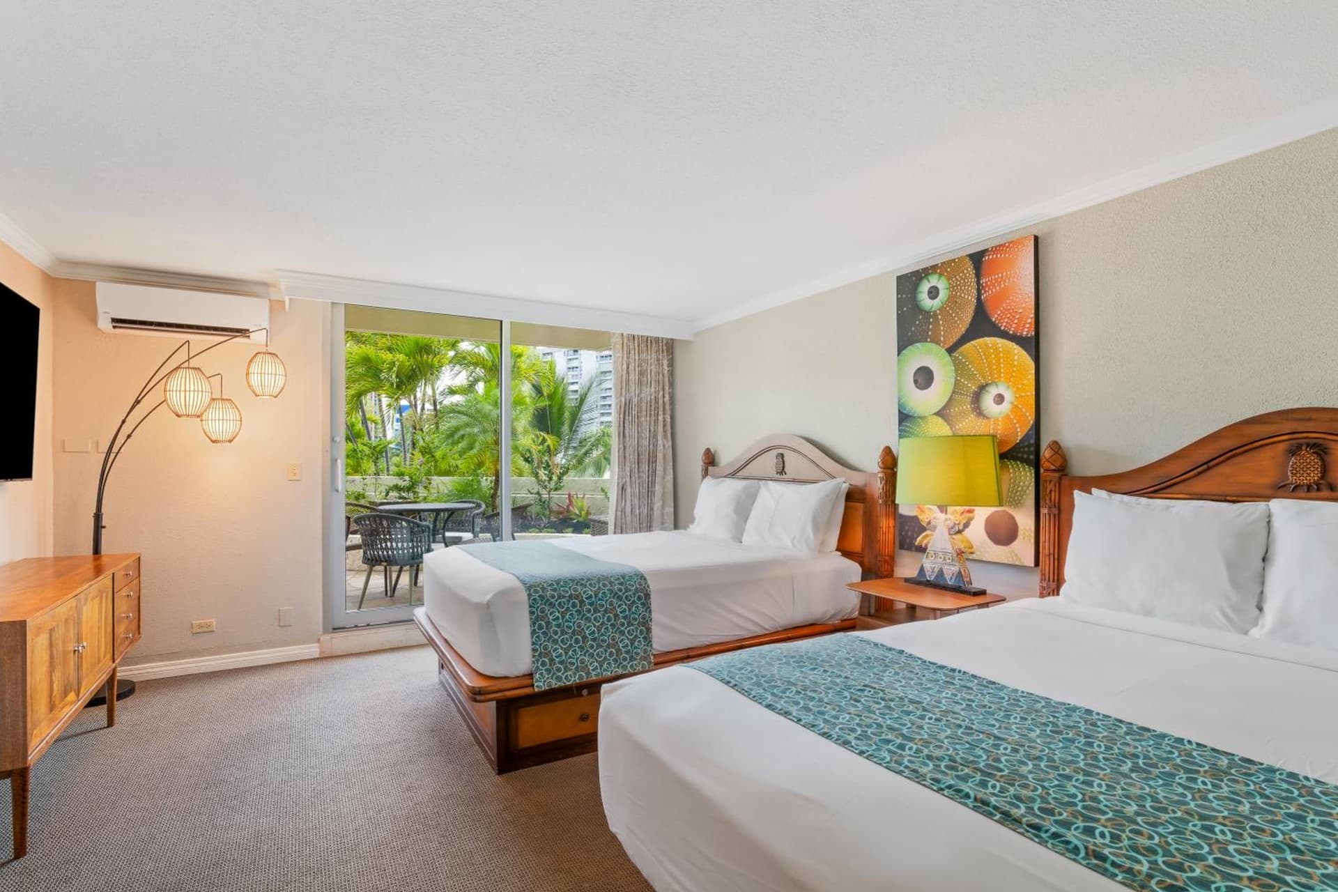 Luana Waikiki Hotel & Suites gallery photo in Honolulu, HI — image 204