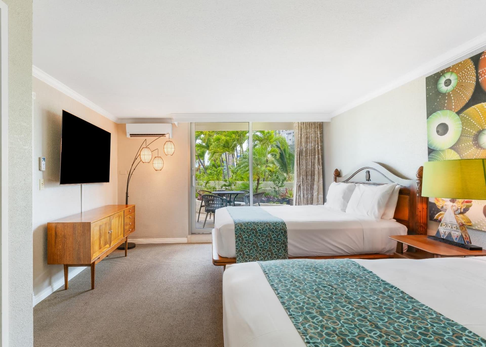 Luana Waikiki Hotel & Suites gallery photo in Honolulu, HI — image 72
