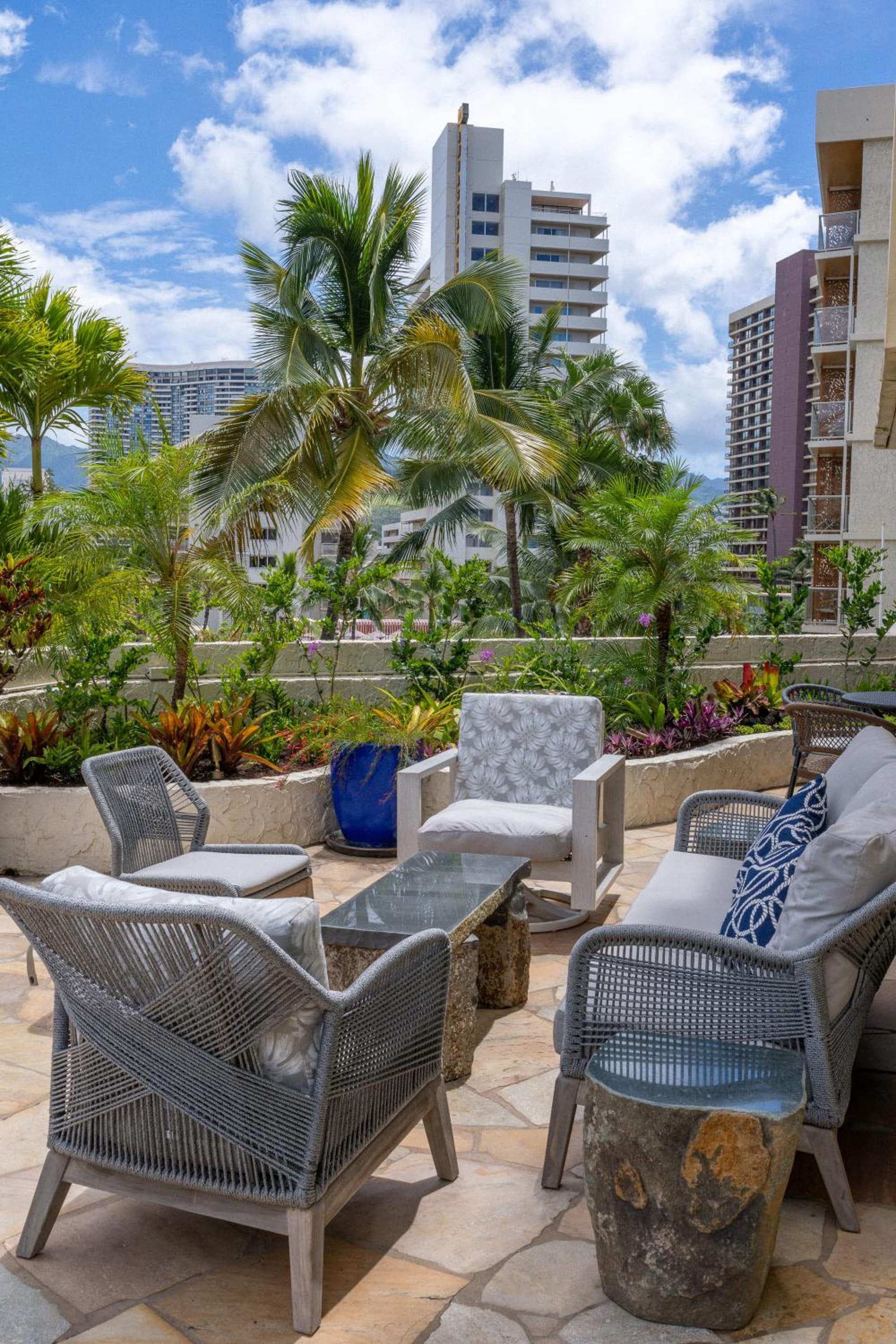 Luana Waikiki Hotel & Suites gallery photo in Honolulu, HI — image 172