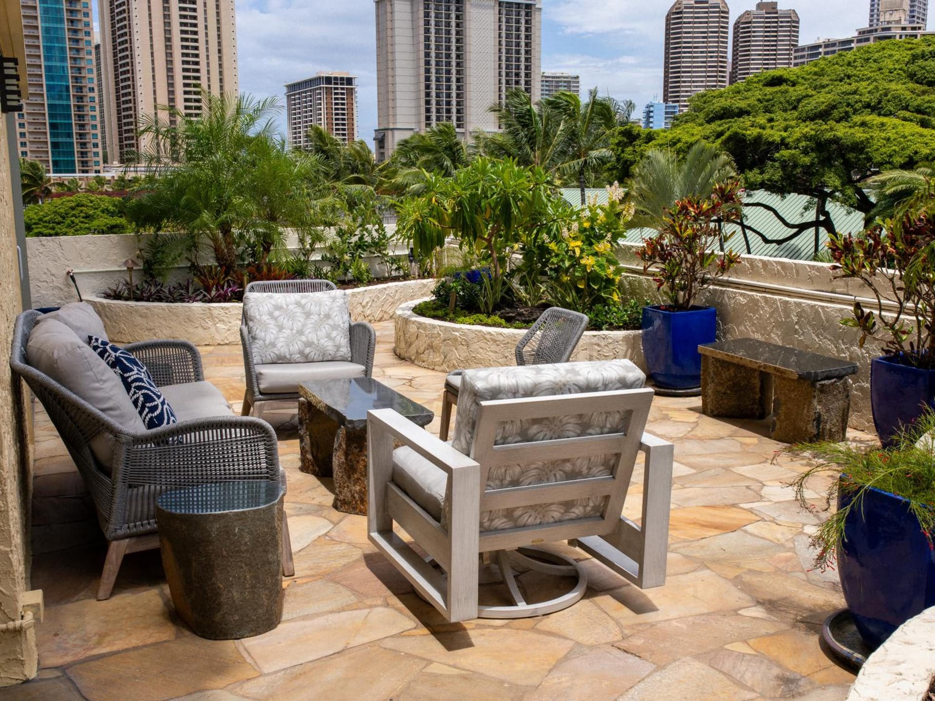 Luana Waikiki Hotel & Suites gallery photo in Honolulu, HI — image 179