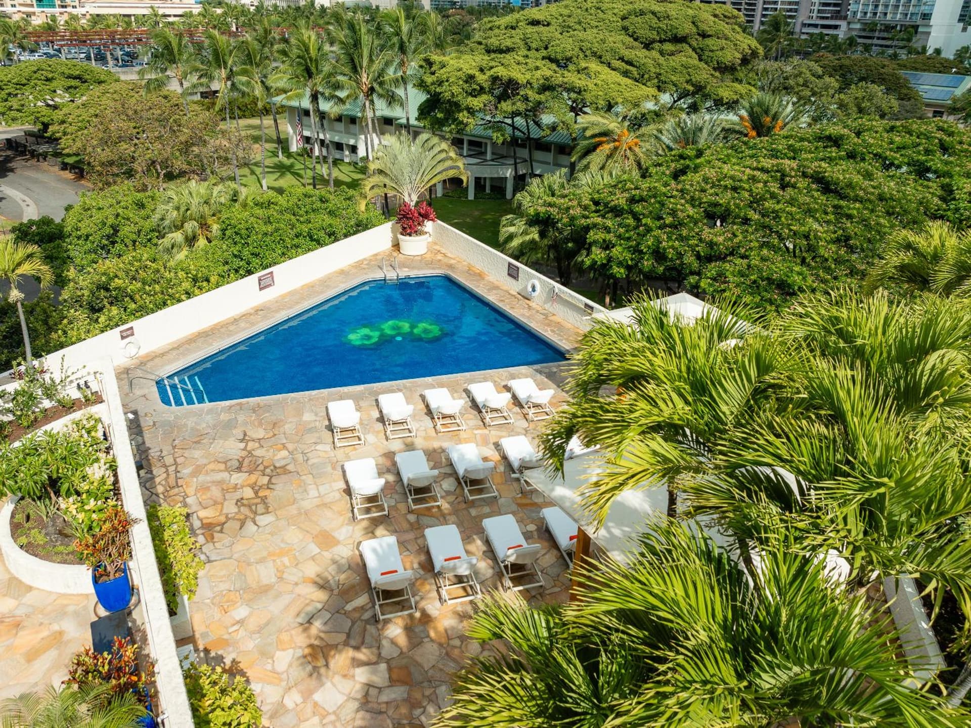 Luana Waikiki Hotel & Suites gallery photo in Honolulu, HI — image 146
