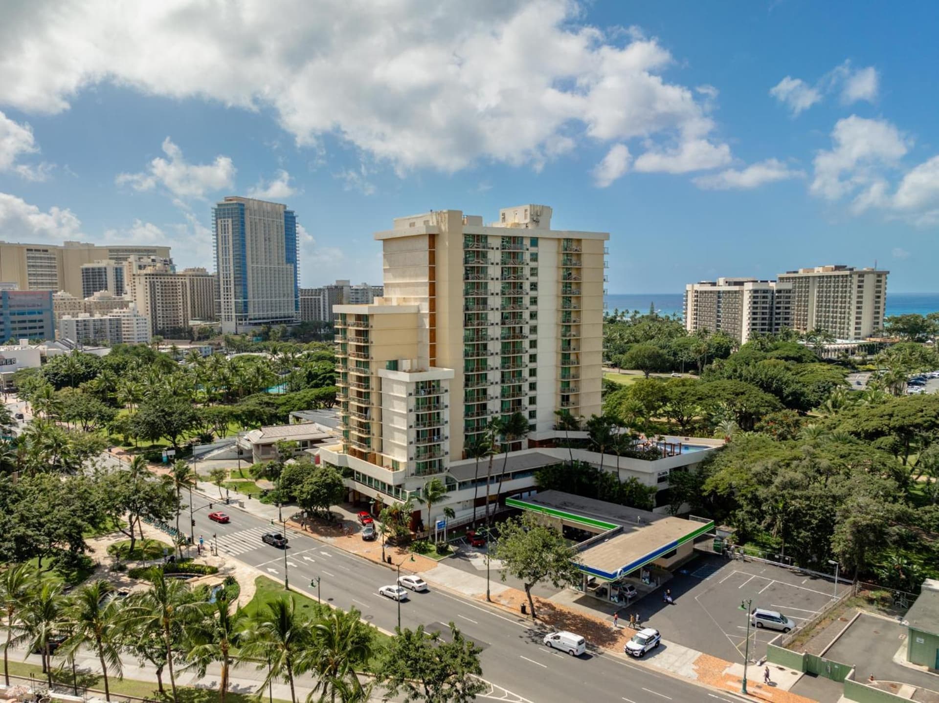 Luana Waikiki Hotel & Suites gallery photo in Honolulu, HI — image 177