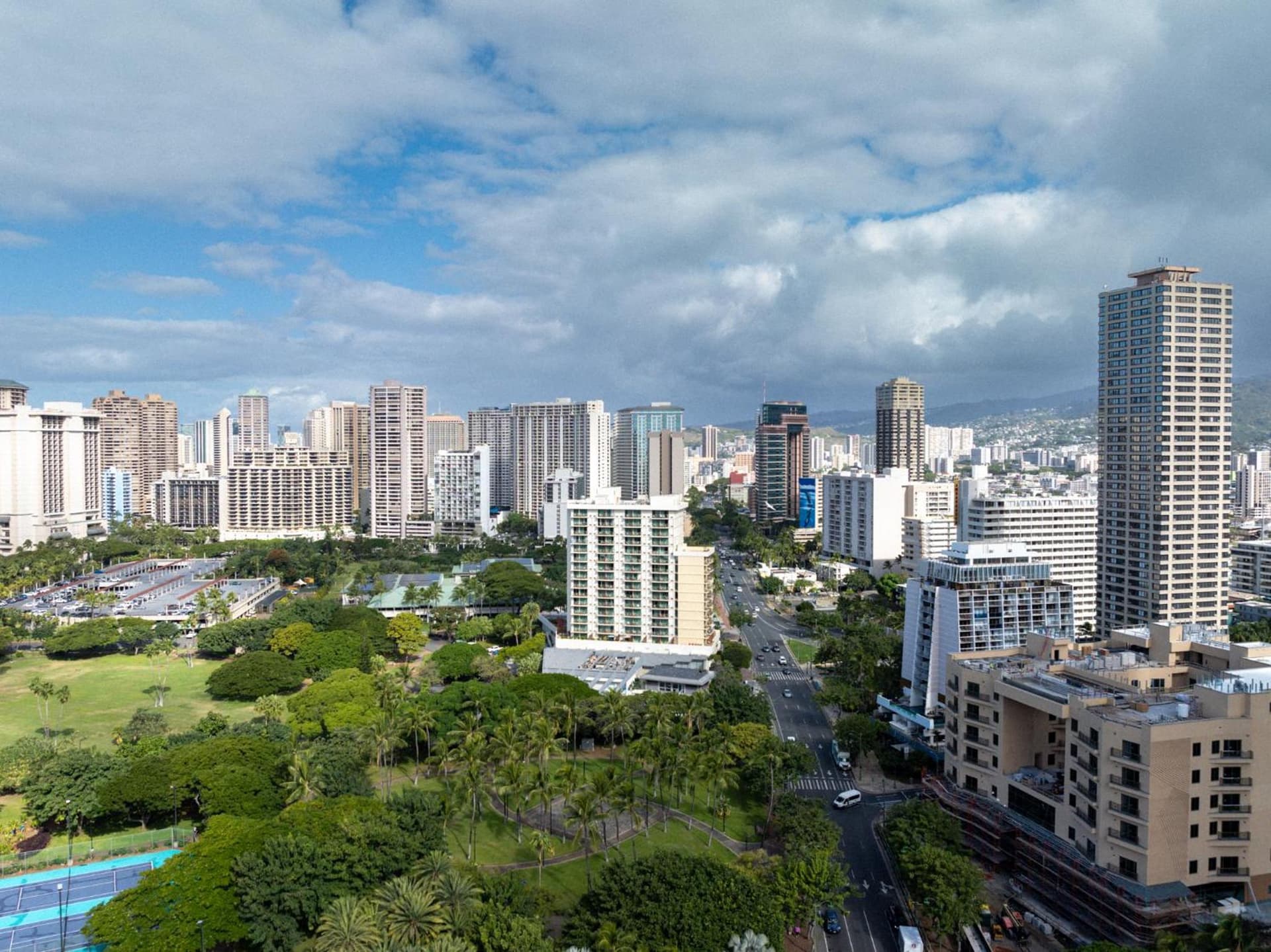 Luana Waikiki Hotel & Suites gallery photo in Honolulu, HI — image 190
