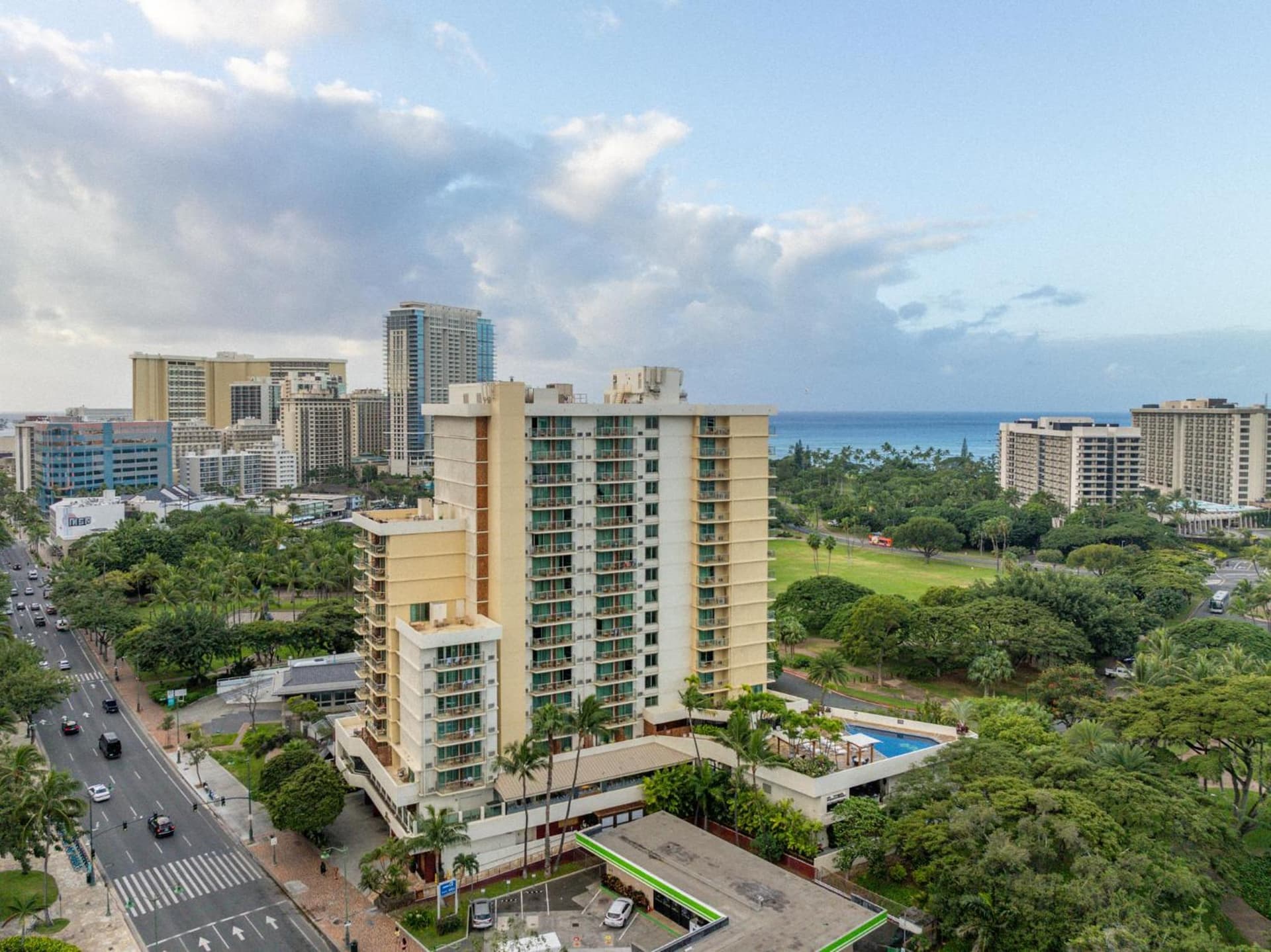 Luana Waikiki Hotel & Suites gallery photo in Honolulu, HI — image 34