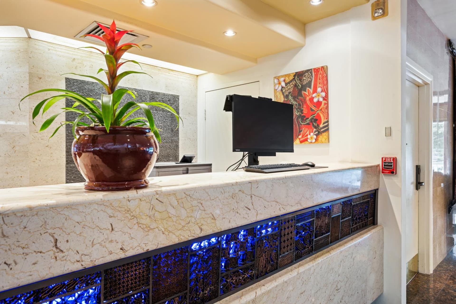 Luana Waikiki Hotel & Suites gallery photo in Honolulu, HI — image 169