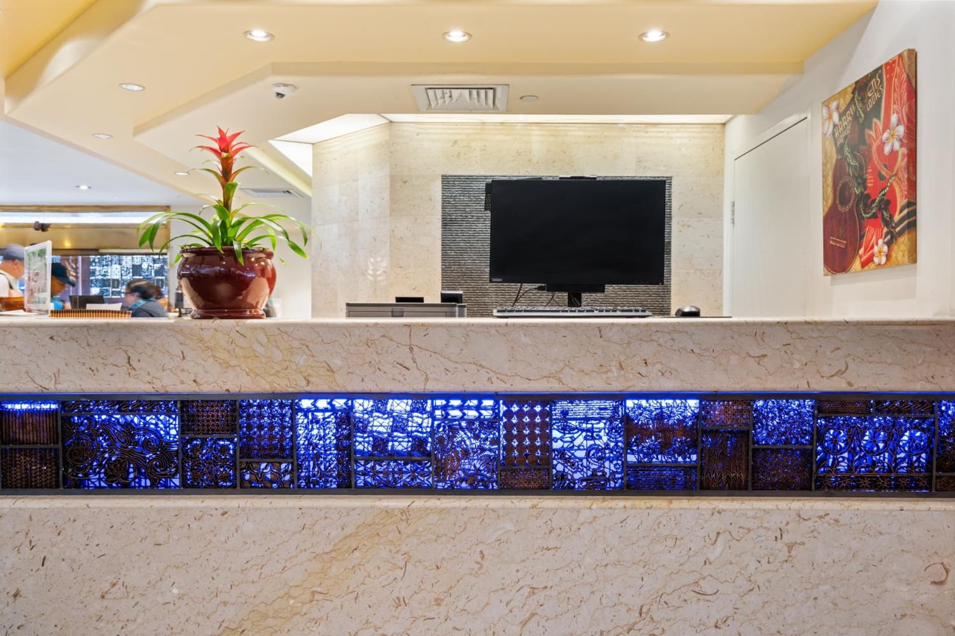 Luana Waikiki Hotel & Suites gallery photo in Honolulu, HI — image 140