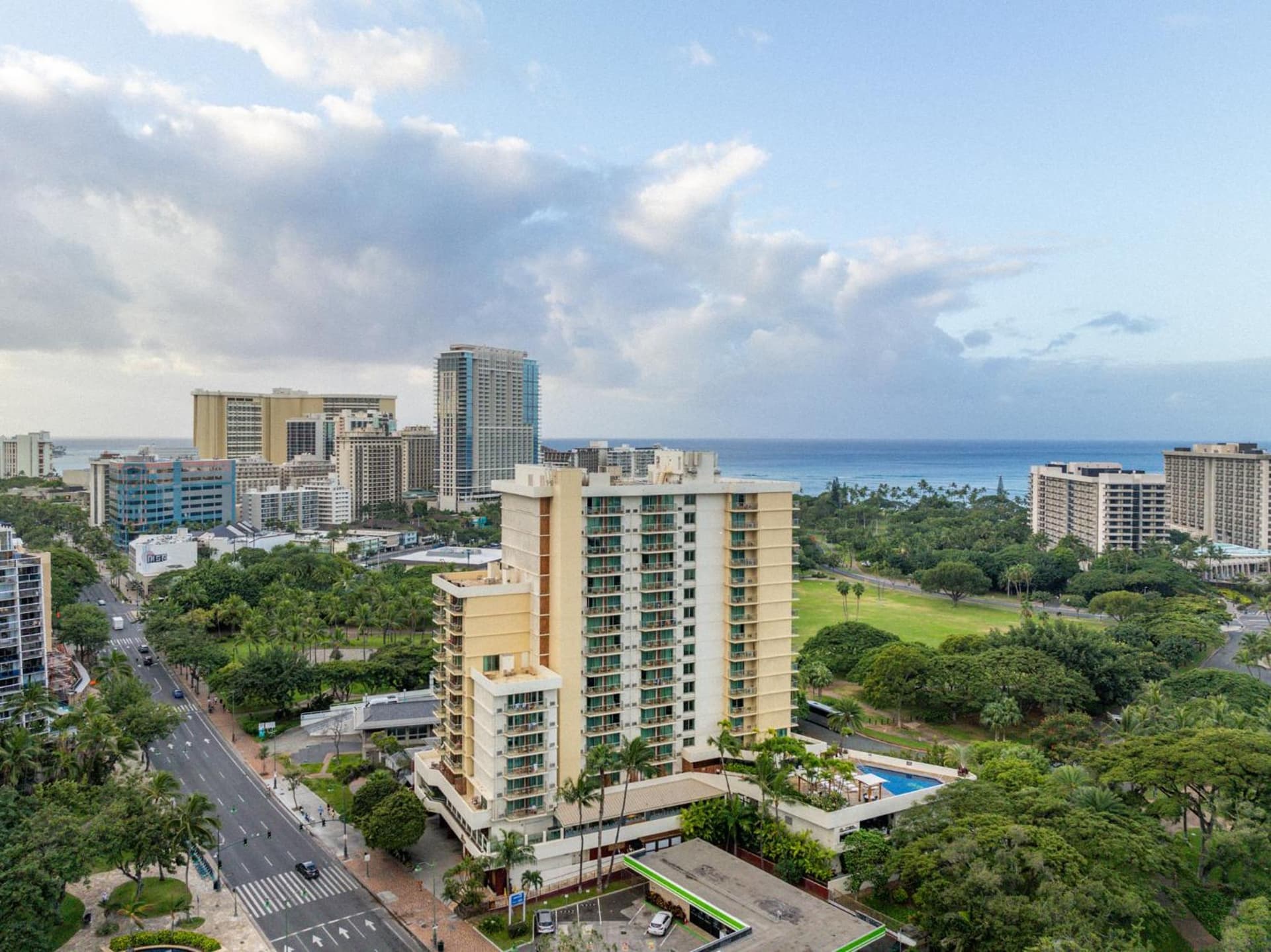 Luana Waikiki Hotel & Suites gallery photo in Honolulu, HI — image 87