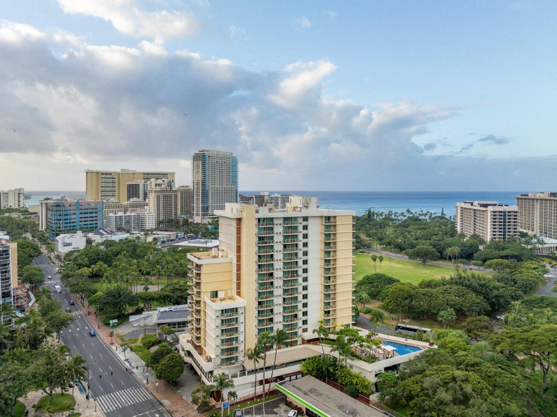 Luana Waikiki Hotel & Suites gallery photo in Honolulu, HI — image 175