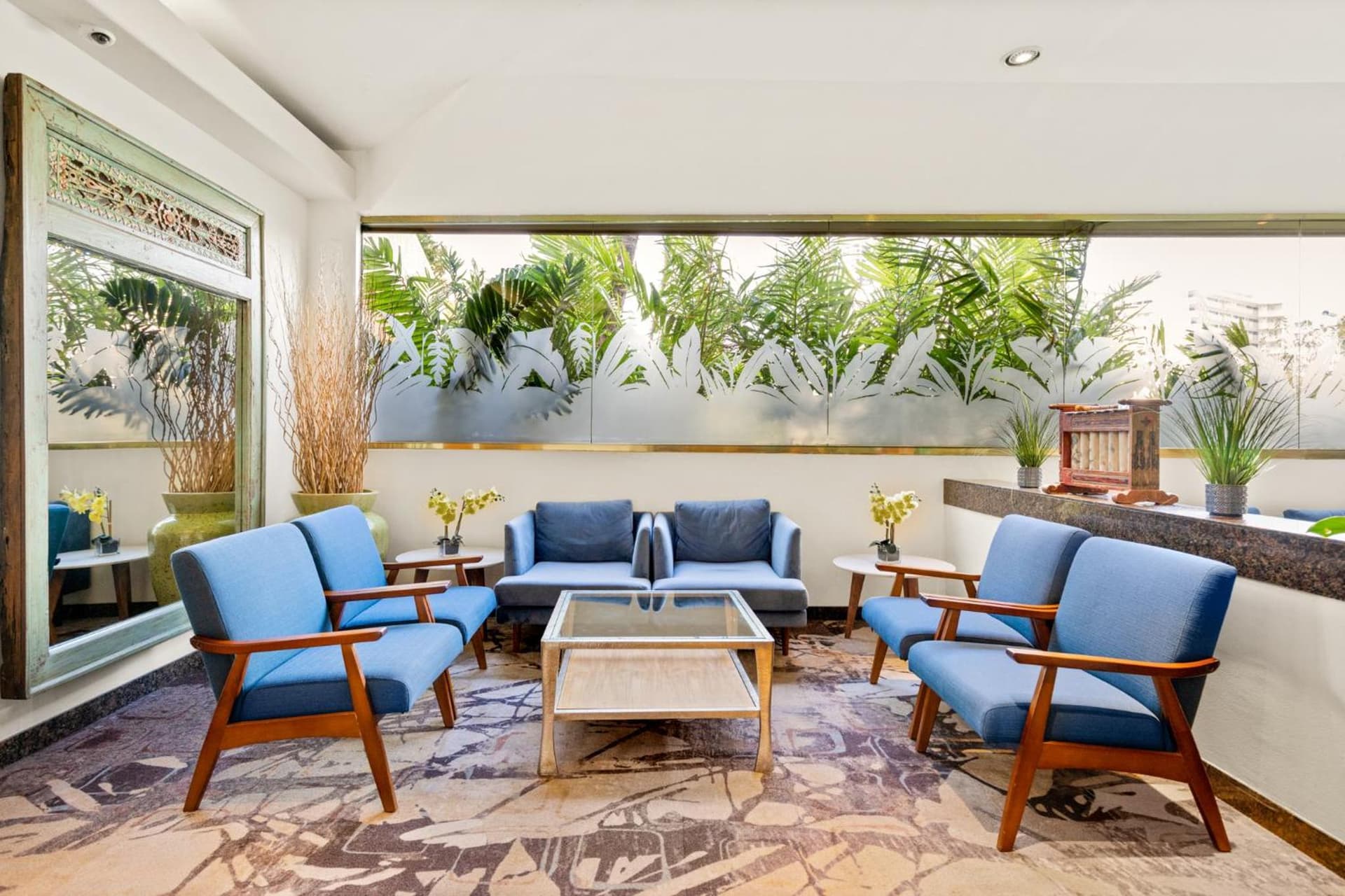 Luana Waikiki Hotel & Suites gallery photo in Honolulu, HI — image 138