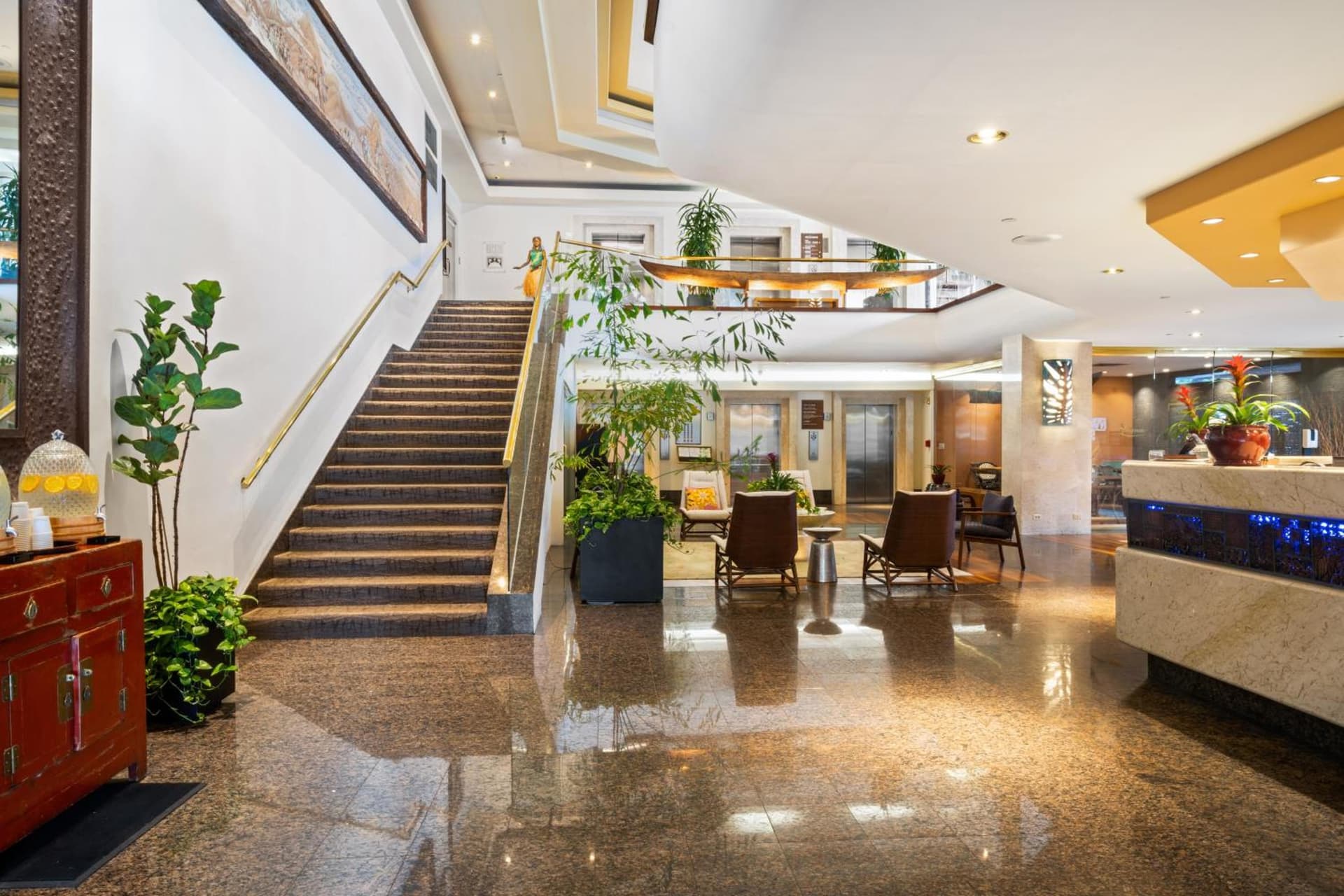 Luana Waikiki Hotel & Suites gallery photo in Honolulu, HI — image 128