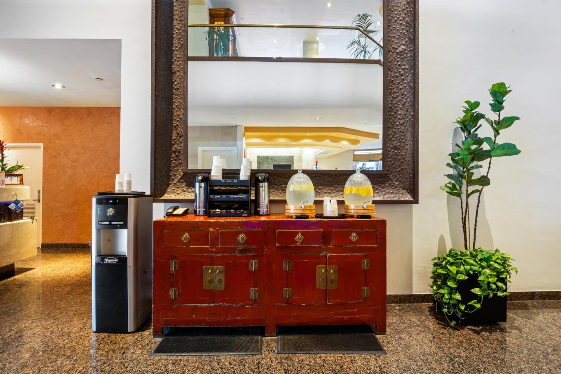 Luana Waikiki Hotel & Suites gallery photo in Honolulu, HI — image 160
