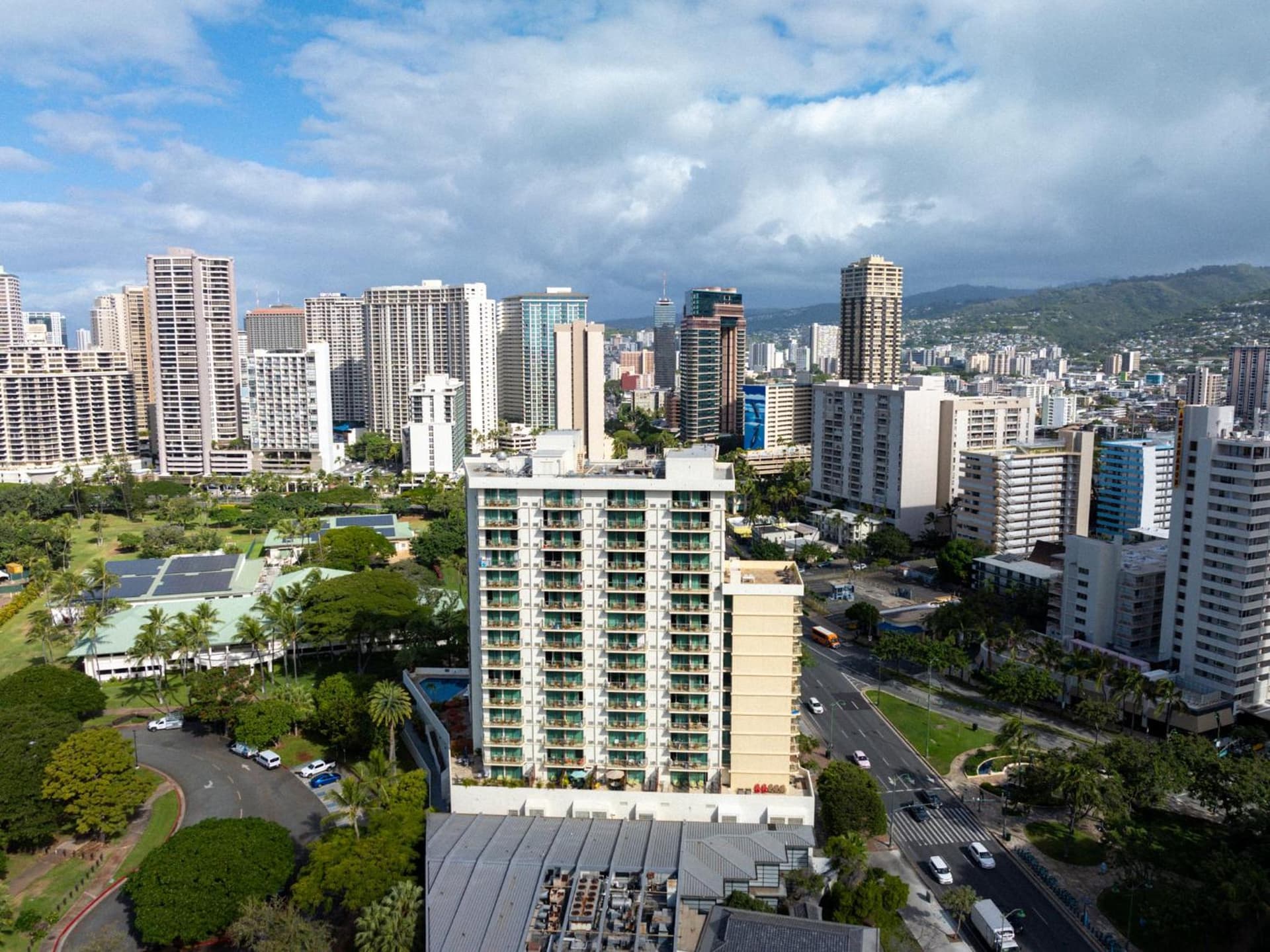 Luana Waikiki Hotel & Suites gallery photo in Honolulu, HI — image 132