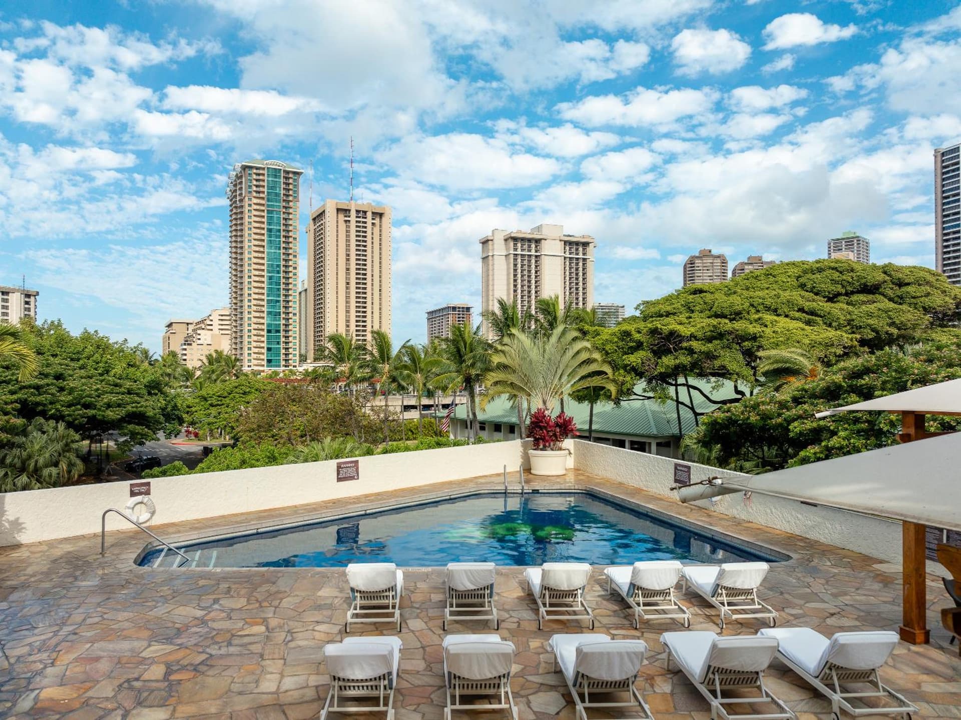 Luana Waikiki Hotel & Suites gallery photo in Honolulu, HI — image 211