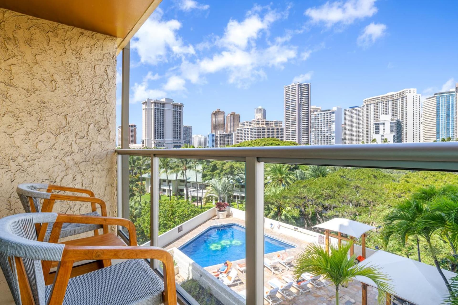 Luana Waikiki Hotel & Suites gallery photo in Honolulu, HI — image 122