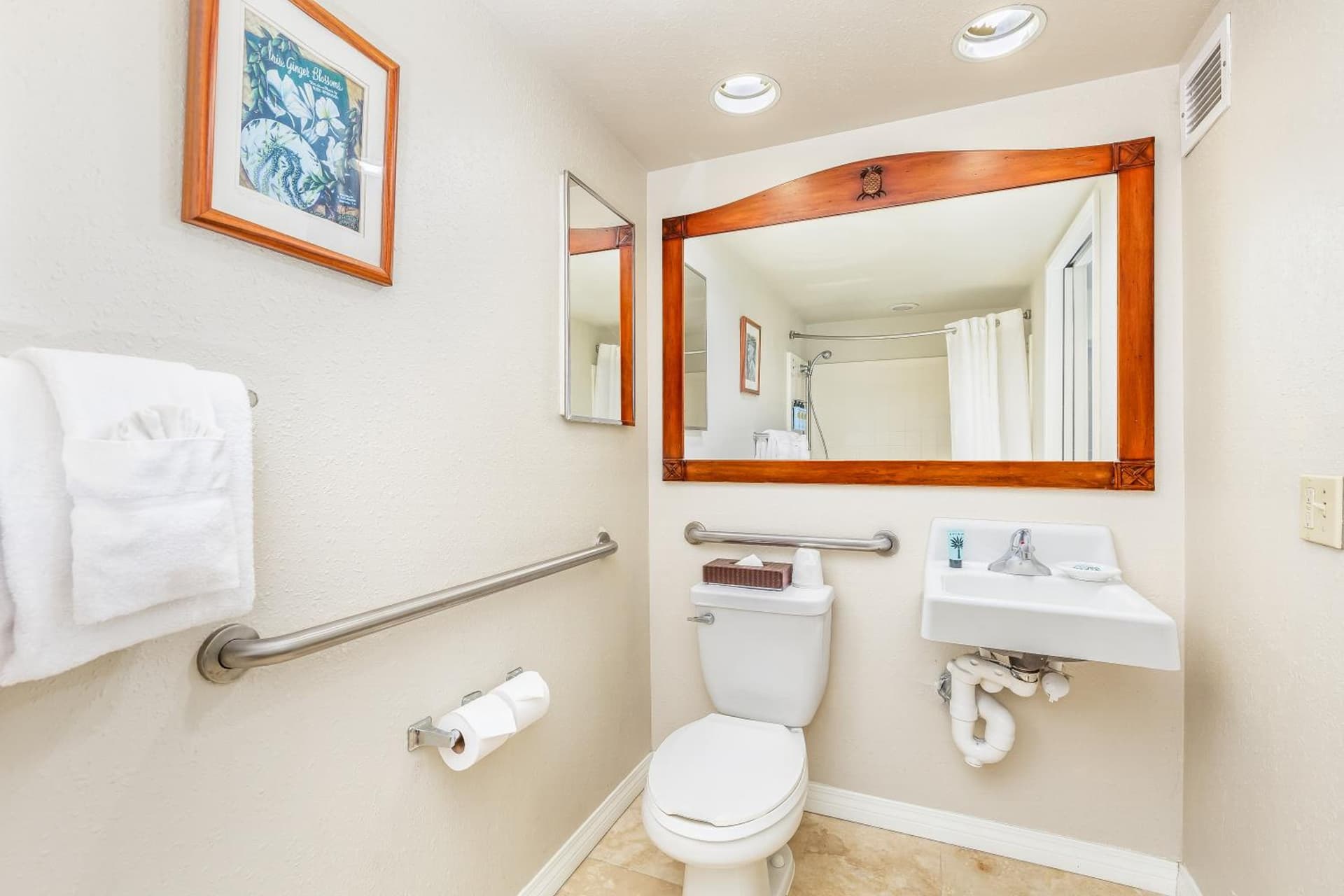 Luana Waikiki Hotel & Suites gallery photo in Honolulu, HI — image 36