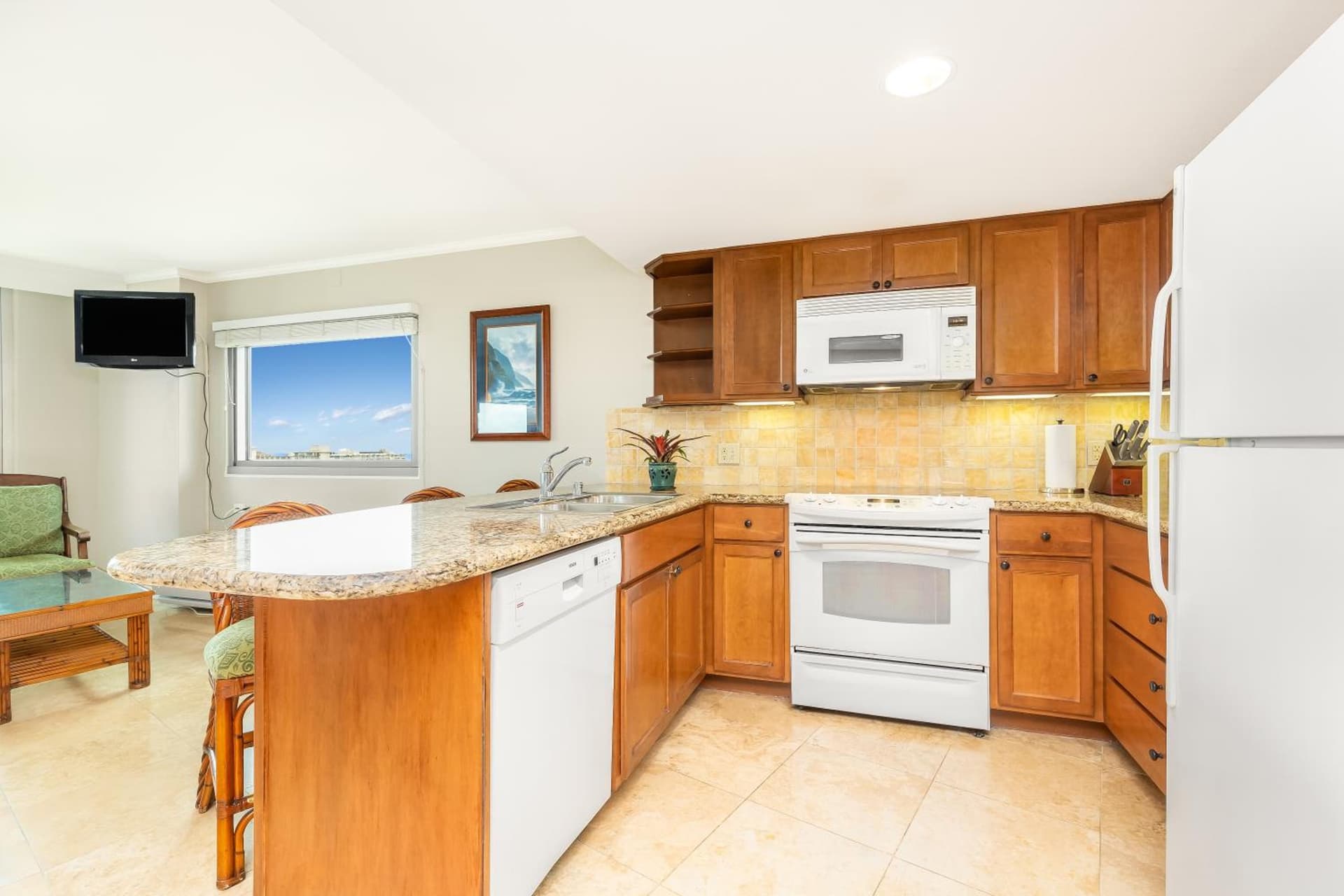 Luana Waikiki Hotel & Suites gallery photo in Honolulu, HI — image 59