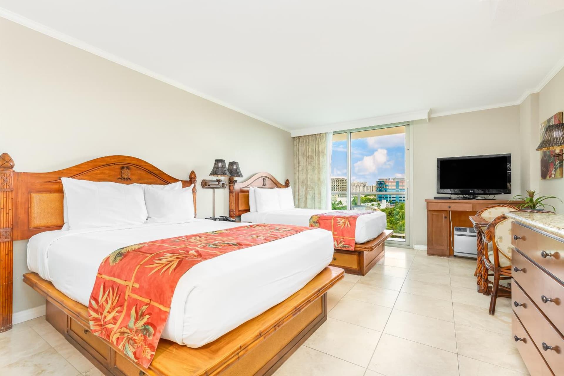 Luana Waikiki Hotel & Suites gallery photo in Honolulu, HI — image 147