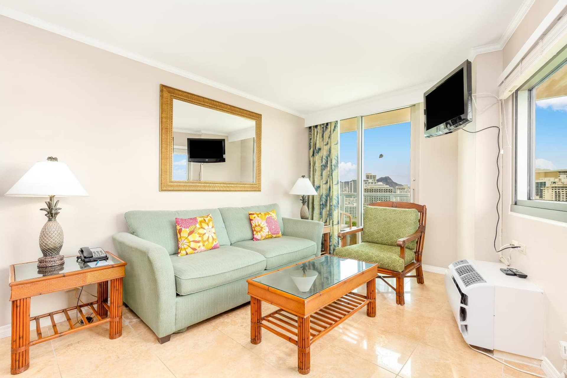 Luana Waikiki Hotel & Suites gallery photo in Honolulu, HI — image 39