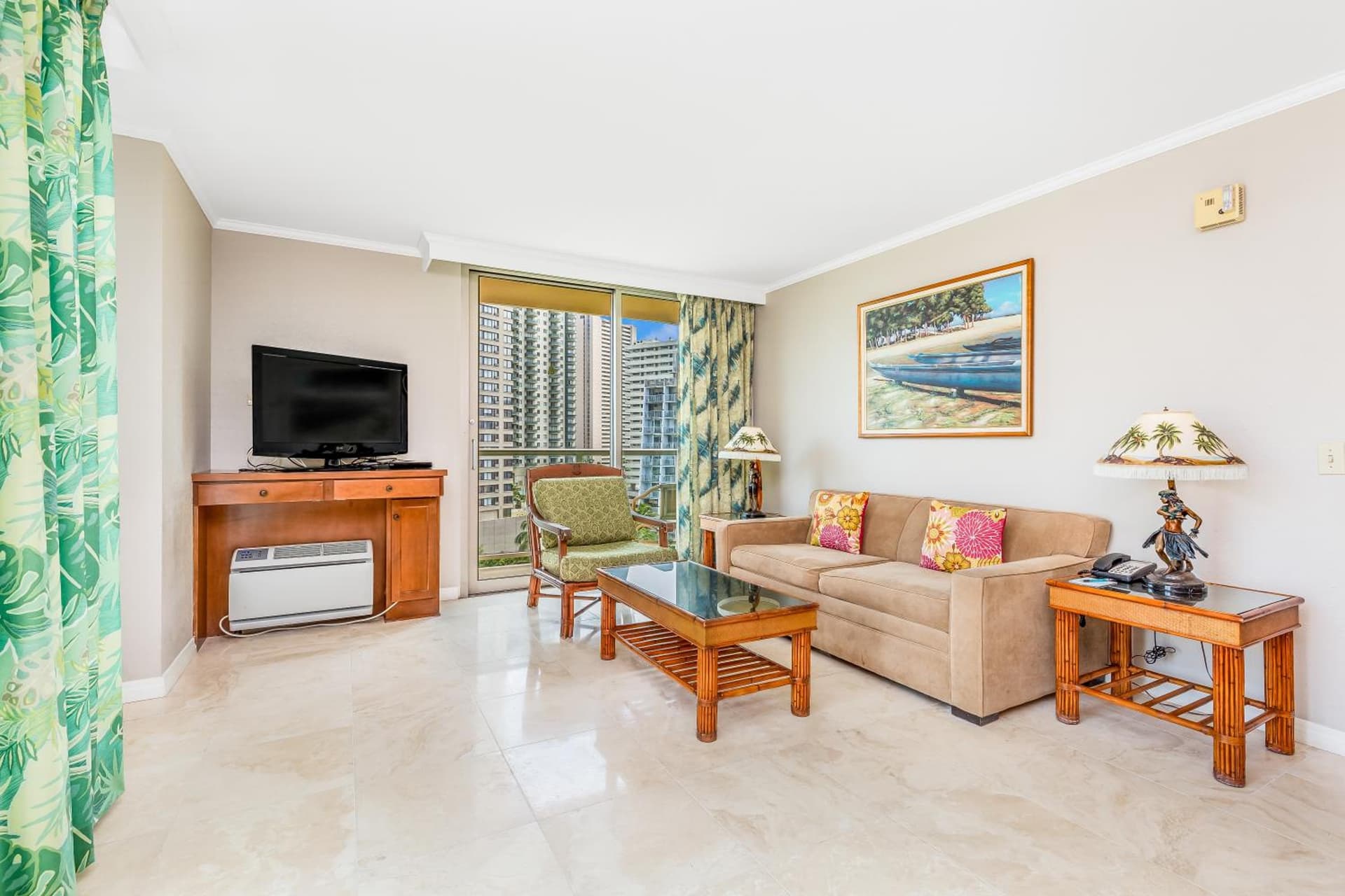 Luana Waikiki Hotel & Suites gallery photo in Honolulu, HI — image 130