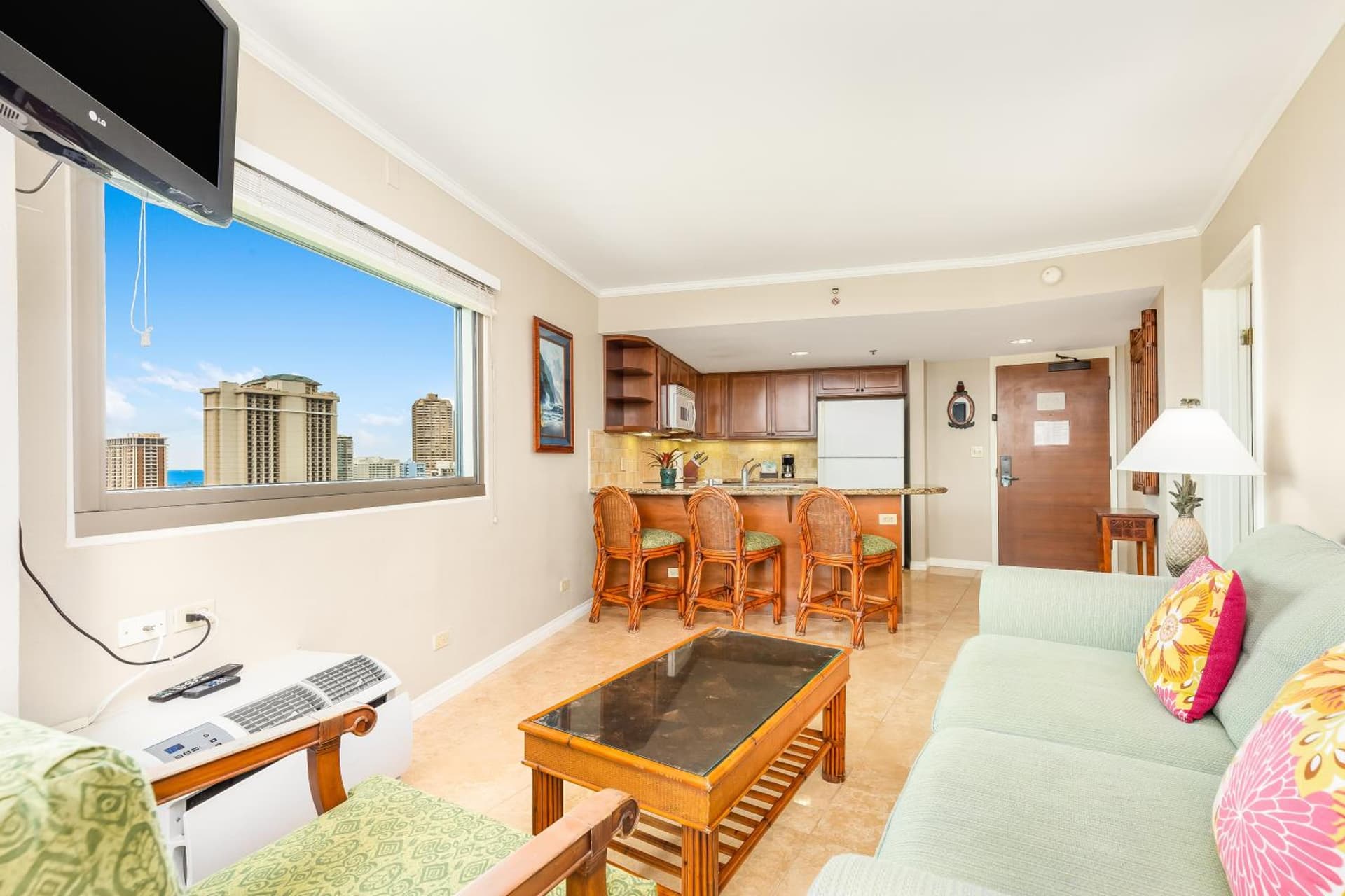 Luana Waikiki Hotel & Suites gallery photo in Honolulu, HI — image 37