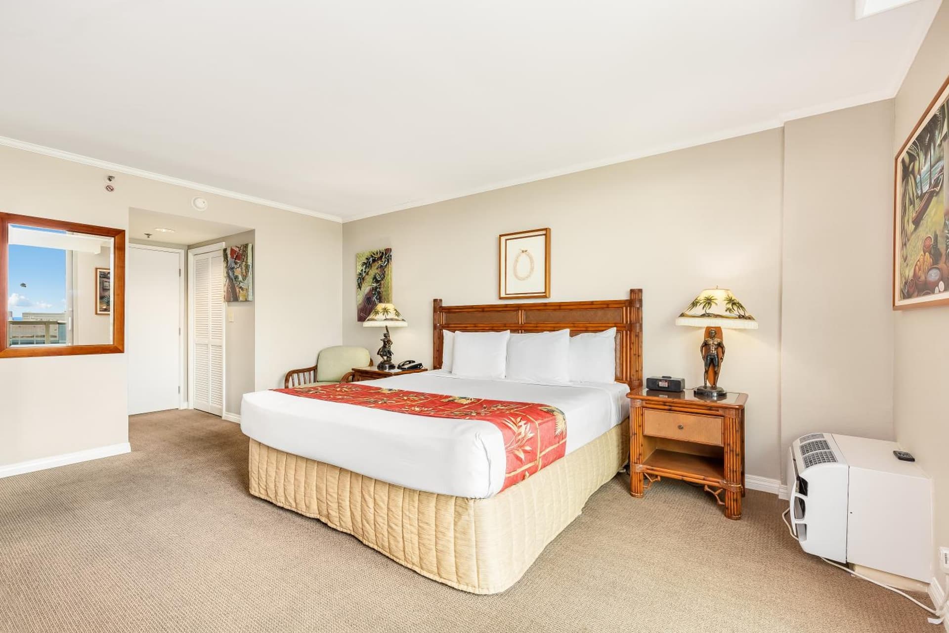 Luana Waikiki Hotel & Suites gallery photo in Honolulu, HI — image 52
