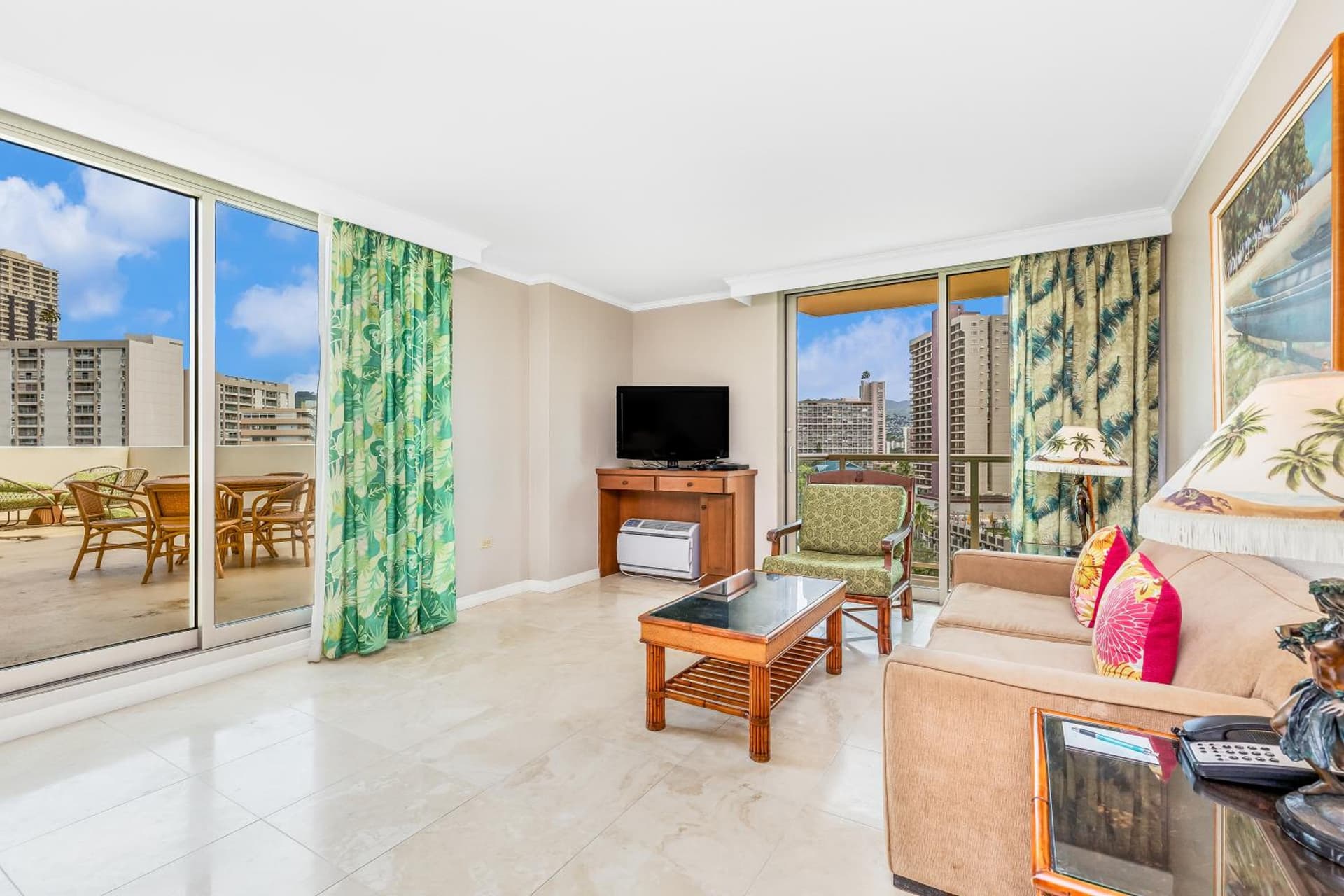 Luana Waikiki Hotel & Suites gallery photo in Honolulu, HI — image 137