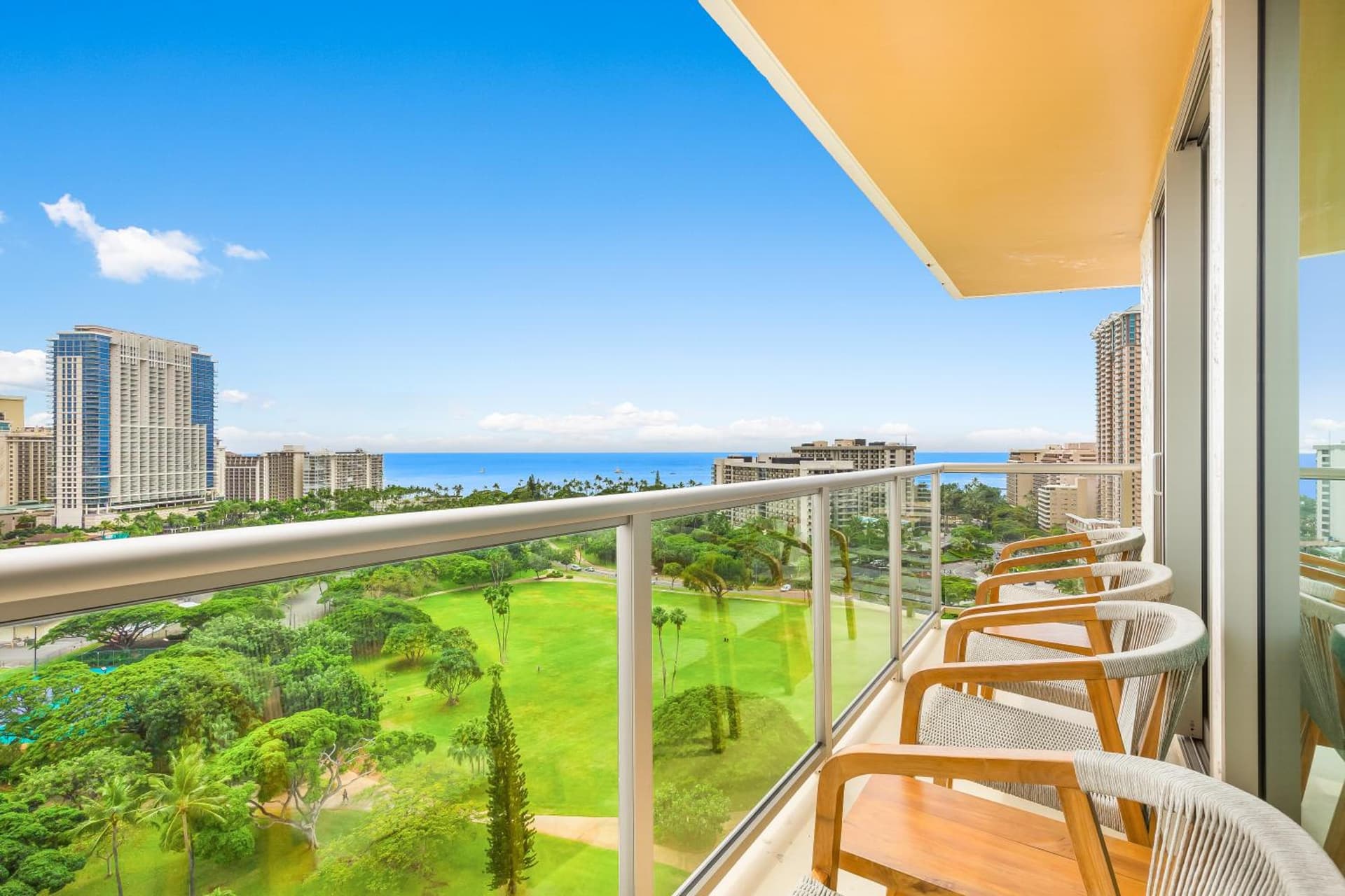 Luana Waikiki Hotel & Suites gallery photo in Honolulu, HI — image 119