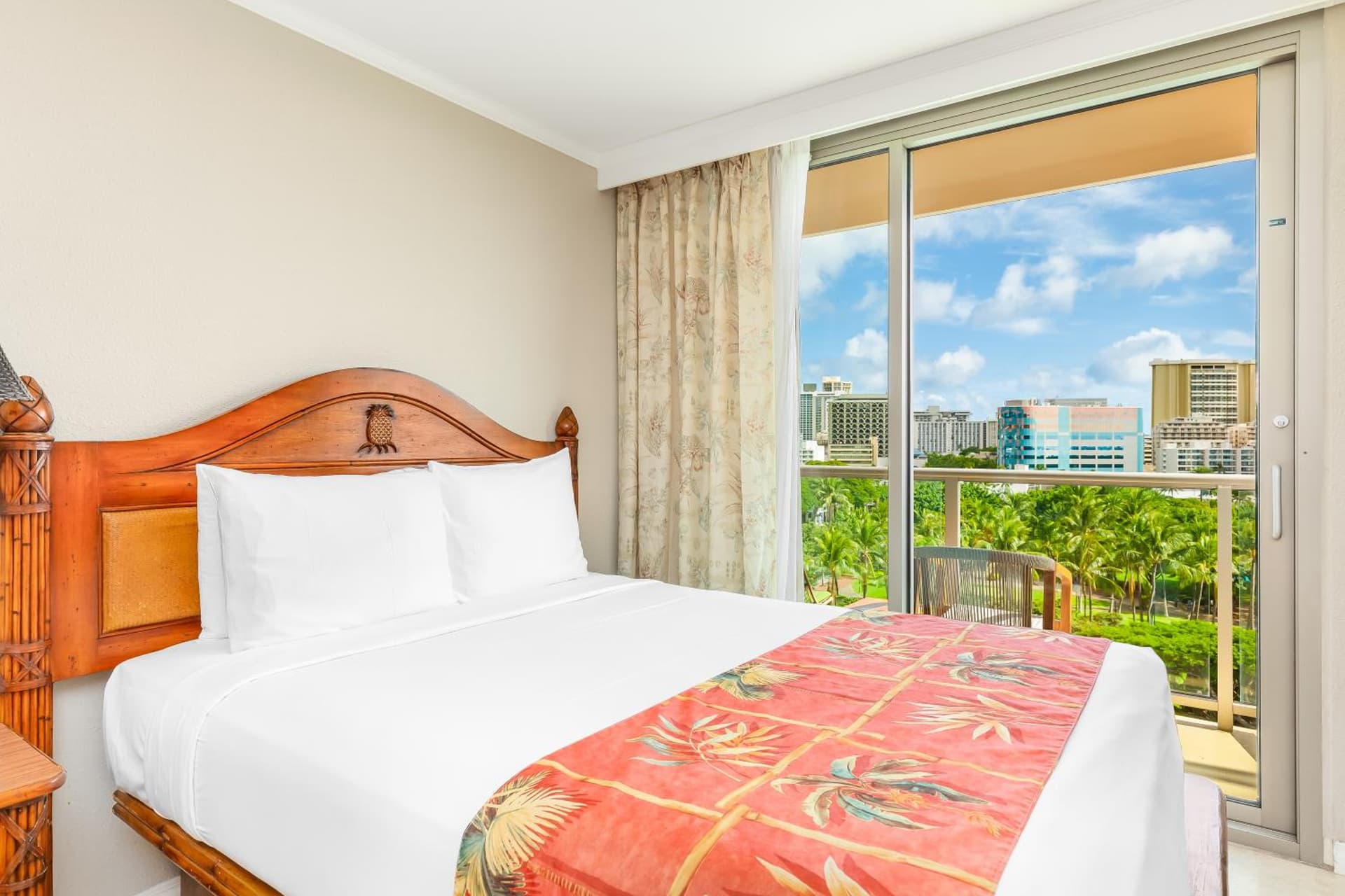 Luana Waikiki Hotel & Suites gallery photo in Honolulu, HI — image 213