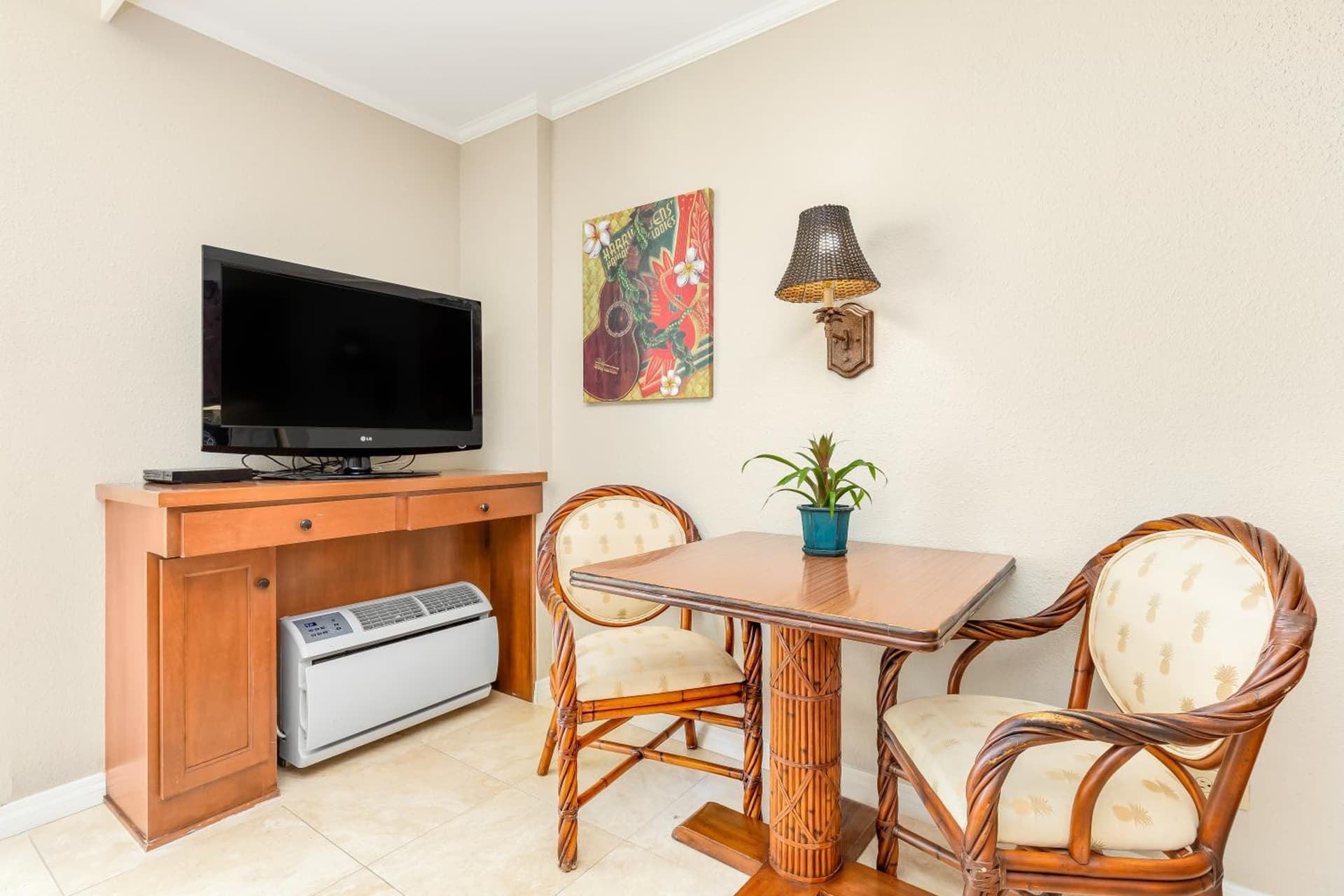 Luana Waikiki Hotel & Suites gallery photo in Honolulu, HI — image 188