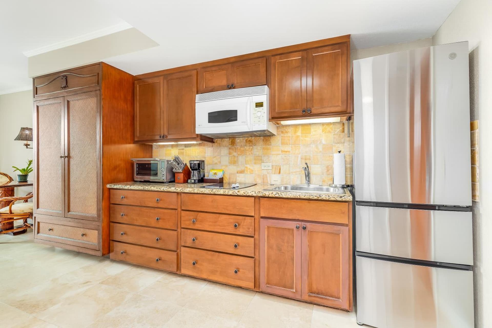 Luana Waikiki Hotel & Suites gallery photo in Honolulu, HI — image 99