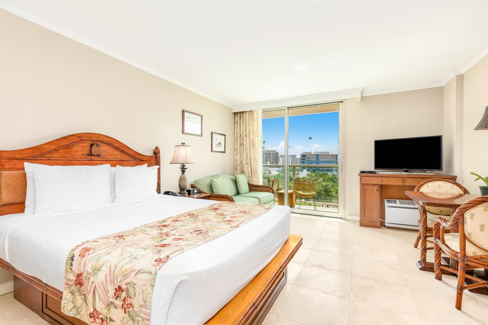 Luana Waikiki Hotel & Suites gallery photo in Honolulu, HI — image 67