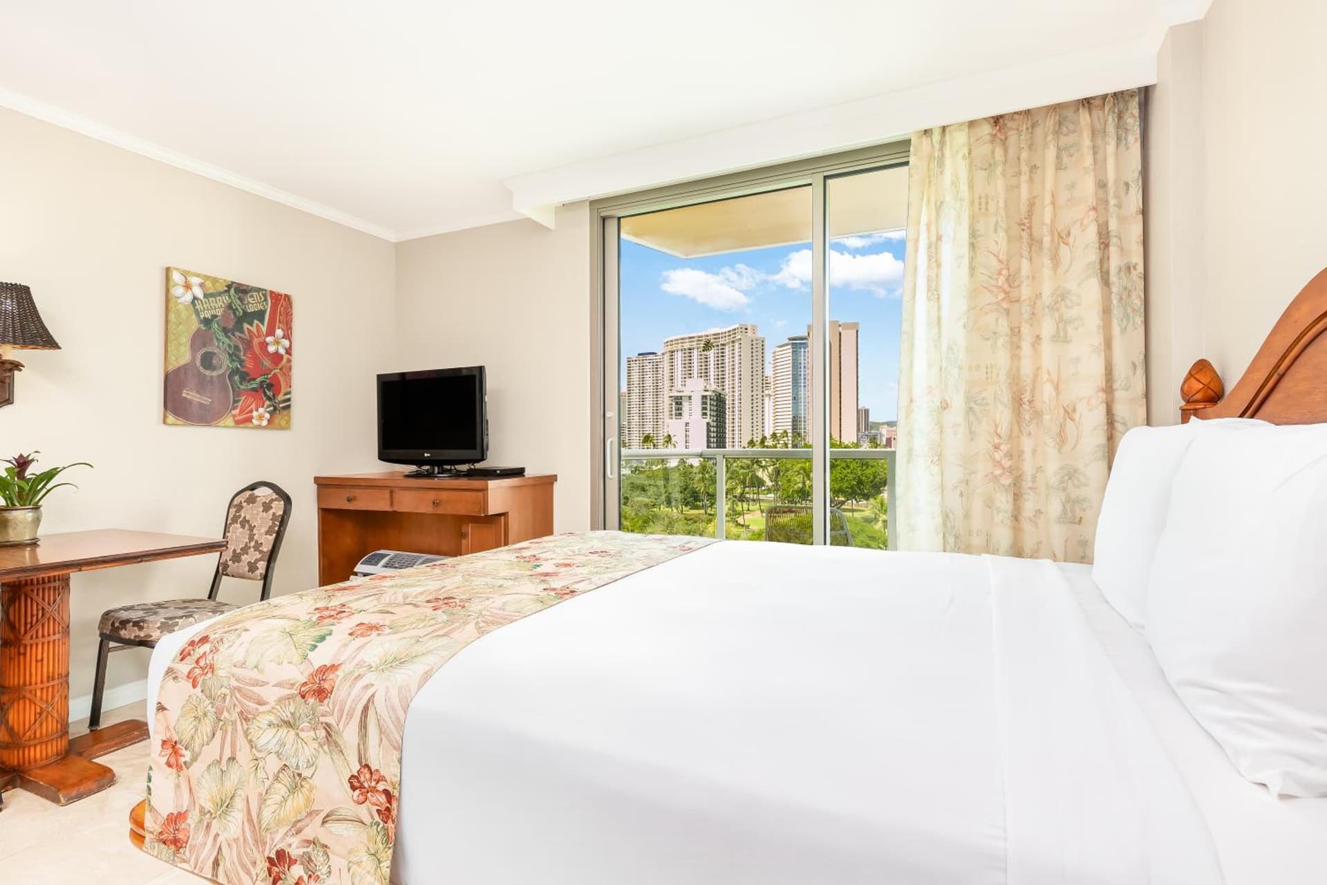 Luana Waikiki Hotel & Suites gallery photo in Honolulu, HI — image 38