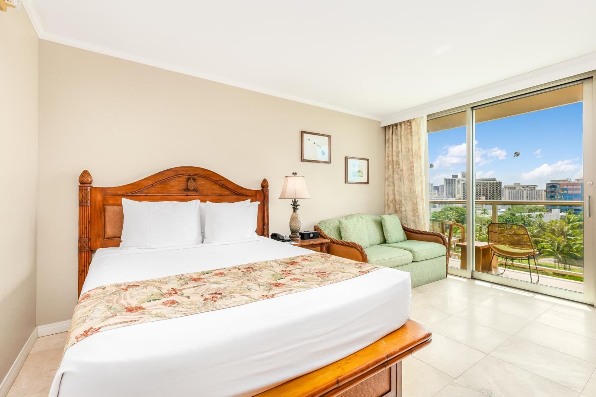 Luana Waikiki Hotel & Suites gallery photo in Honolulu, HI — image 195