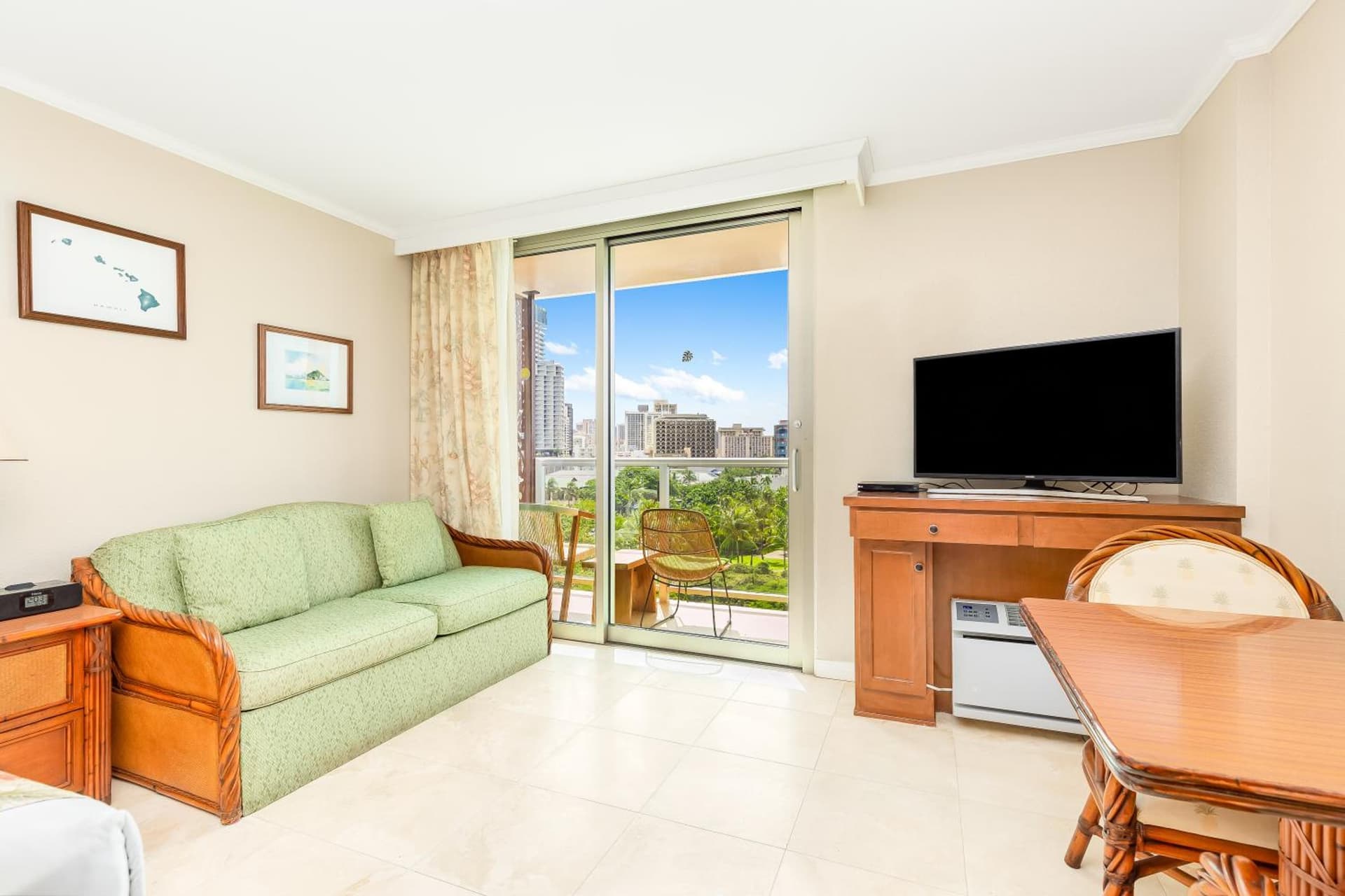 Luana Waikiki Hotel & Suites gallery photo in Honolulu, HI — image 131