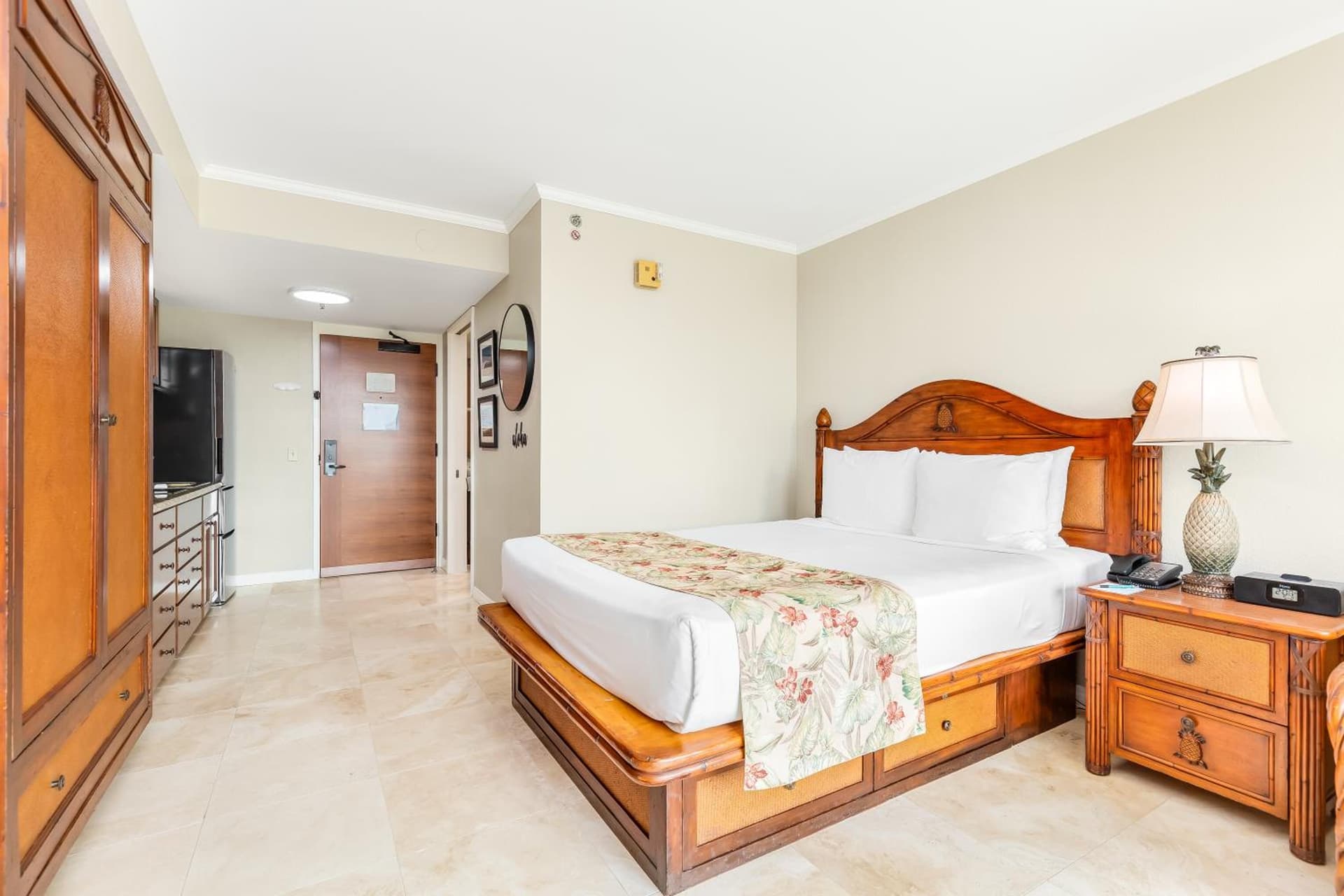 Luana Waikiki Hotel & Suites gallery photo in Honolulu, HI — image 114
