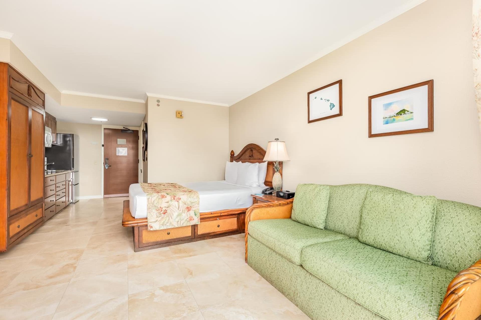 Luana Waikiki Hotel & Suites gallery photo in Honolulu, HI — image 185