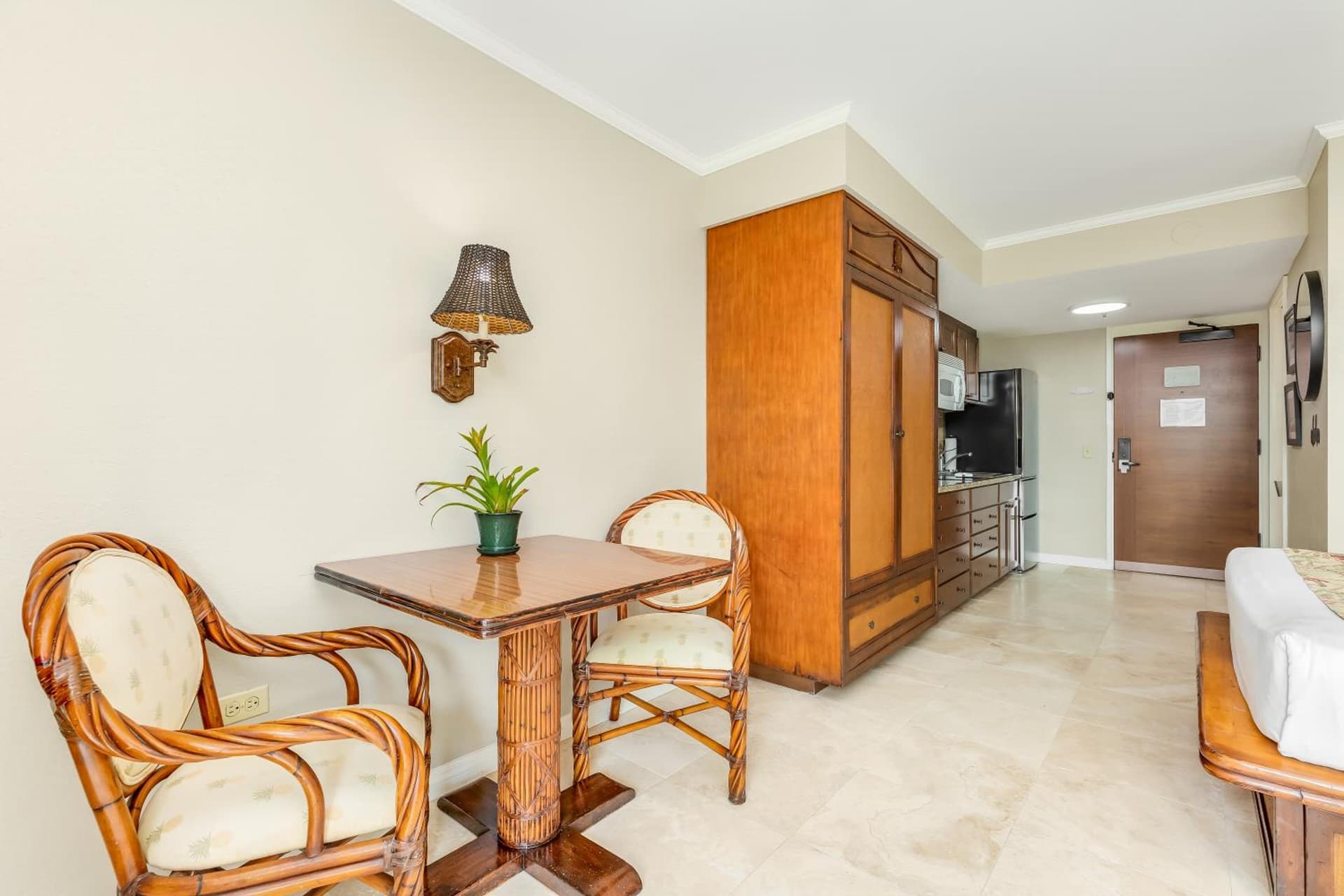 Luana Waikiki Hotel & Suites gallery photo in Honolulu, HI — image 73