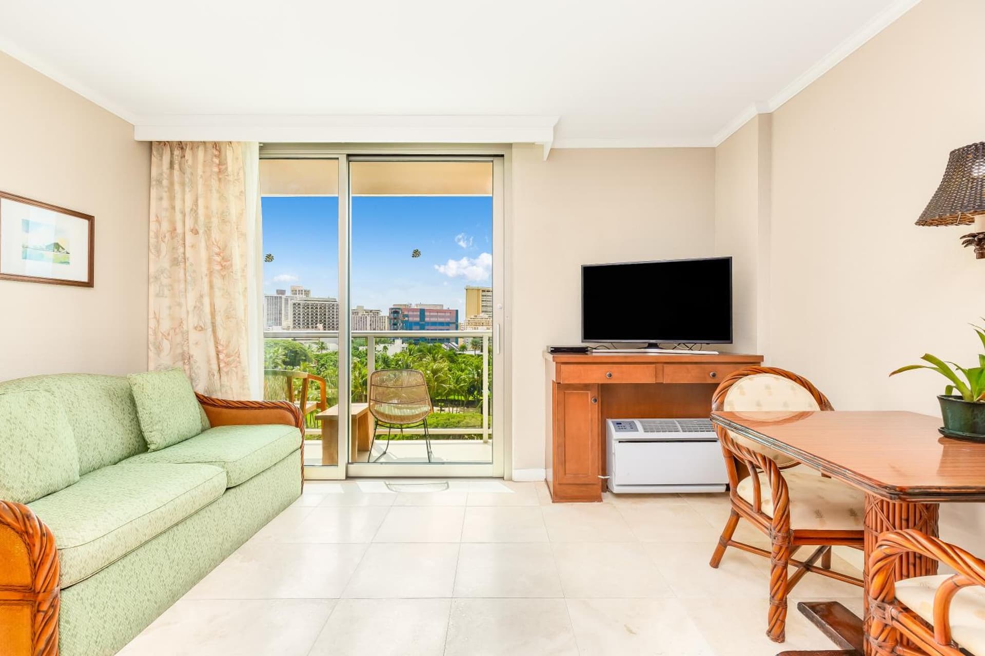 Luana Waikiki Hotel & Suites gallery photo in Honolulu, HI — image 167