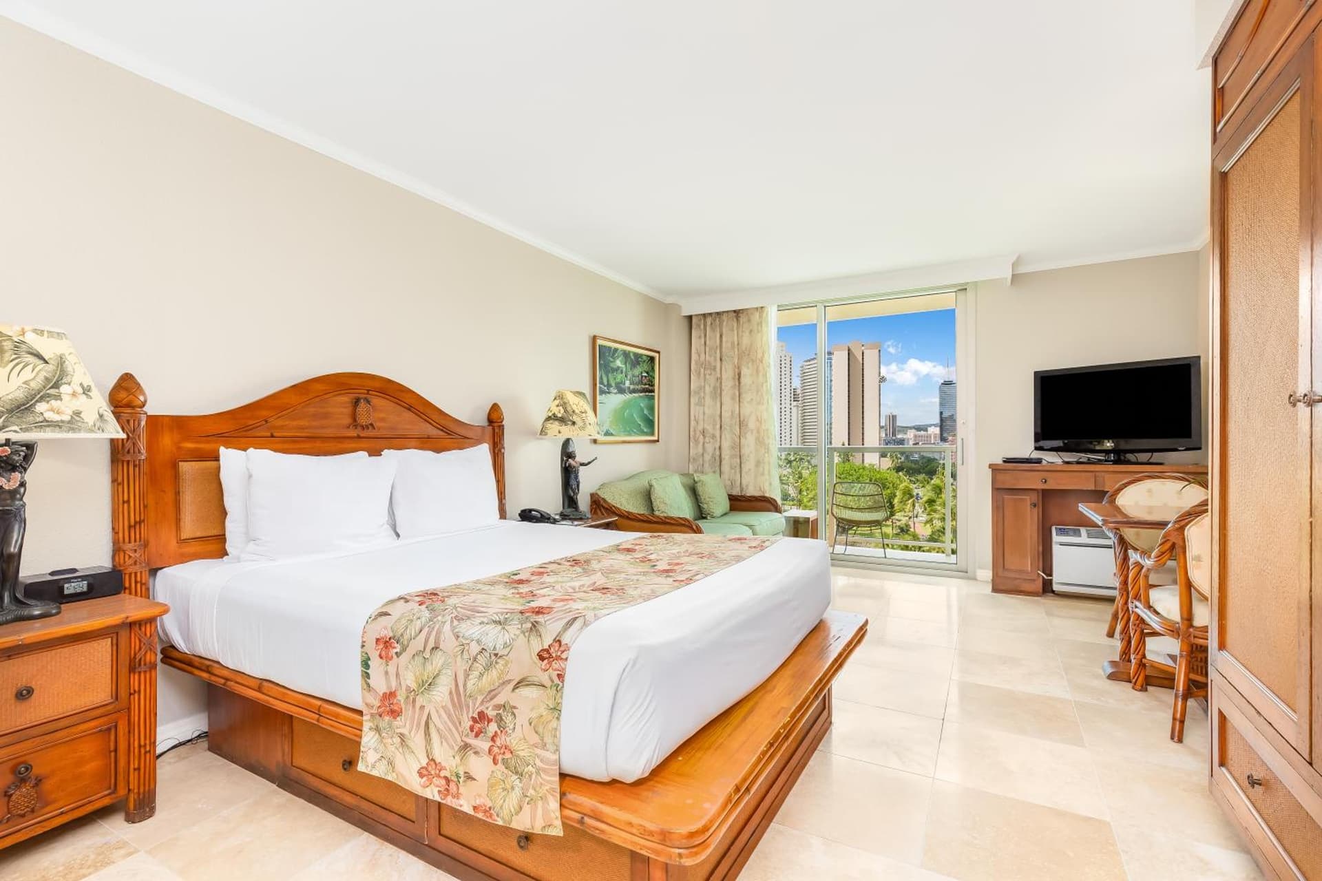 Luana Waikiki Hotel & Suites gallery photo in Honolulu, HI — image 90